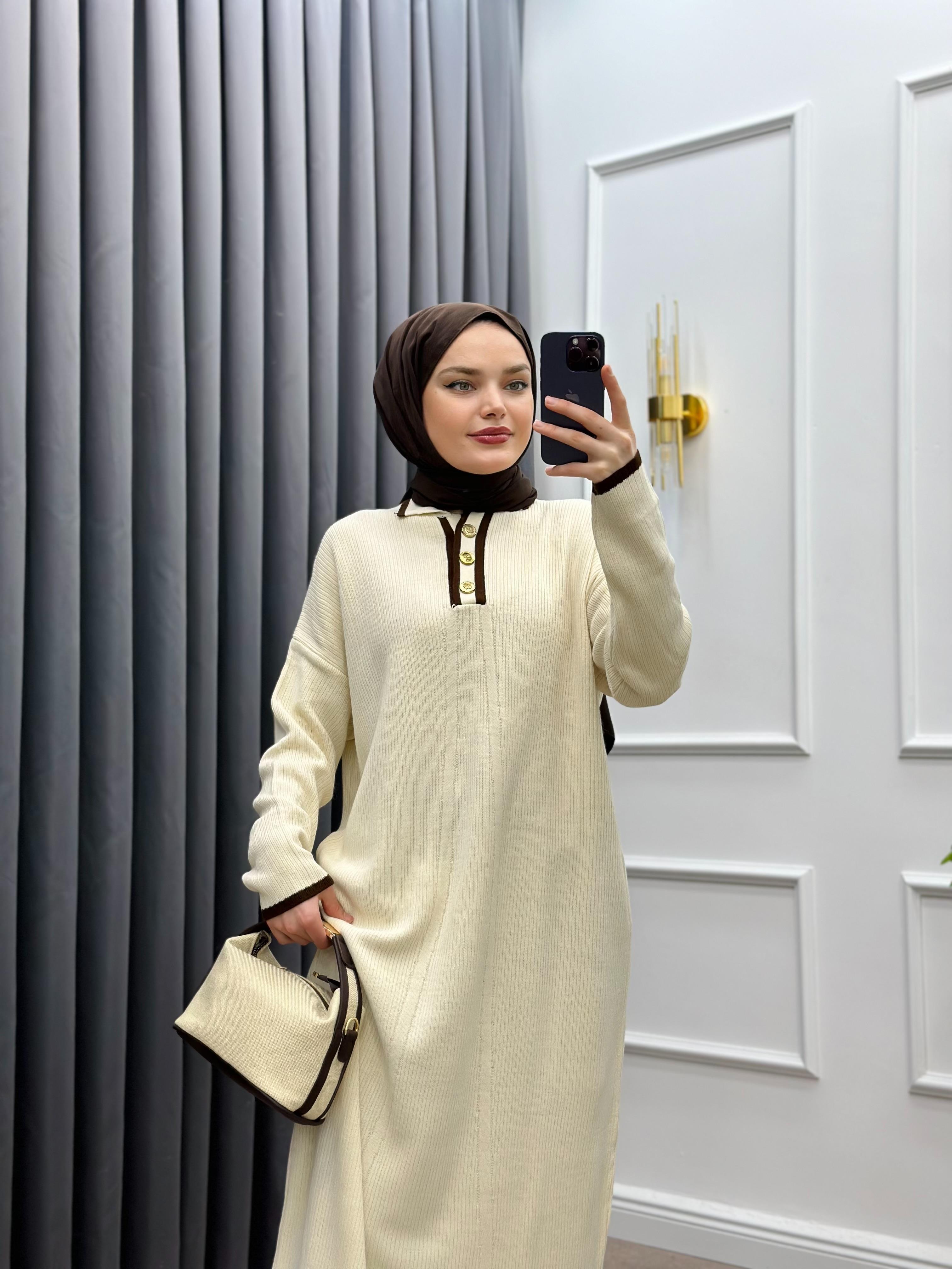 GOLD DÜĞME DETAYLI TRİKO ELBİSE KREM