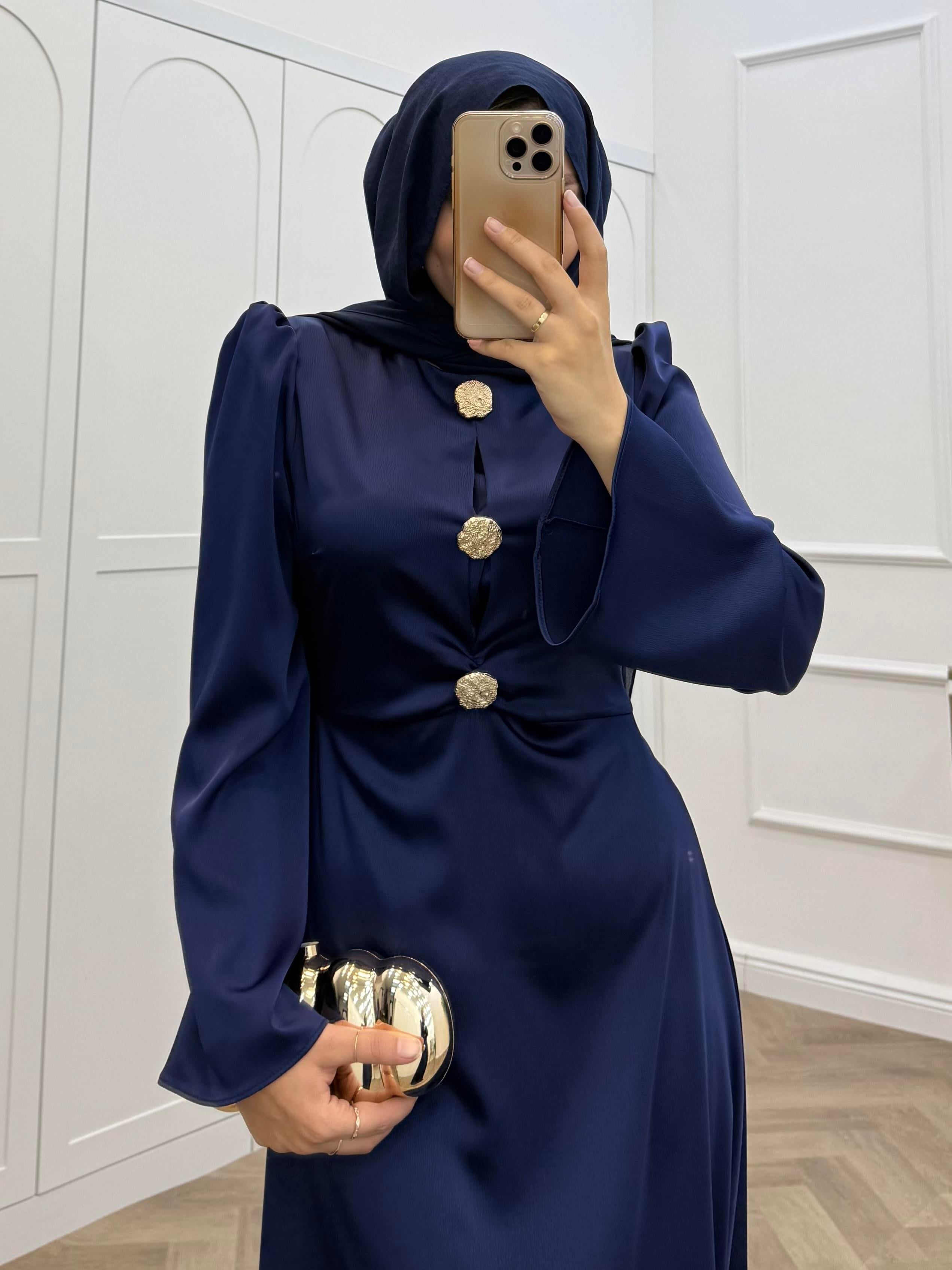 GOLD DÜĞMELİ SATEN ELBİSE LACİVERT