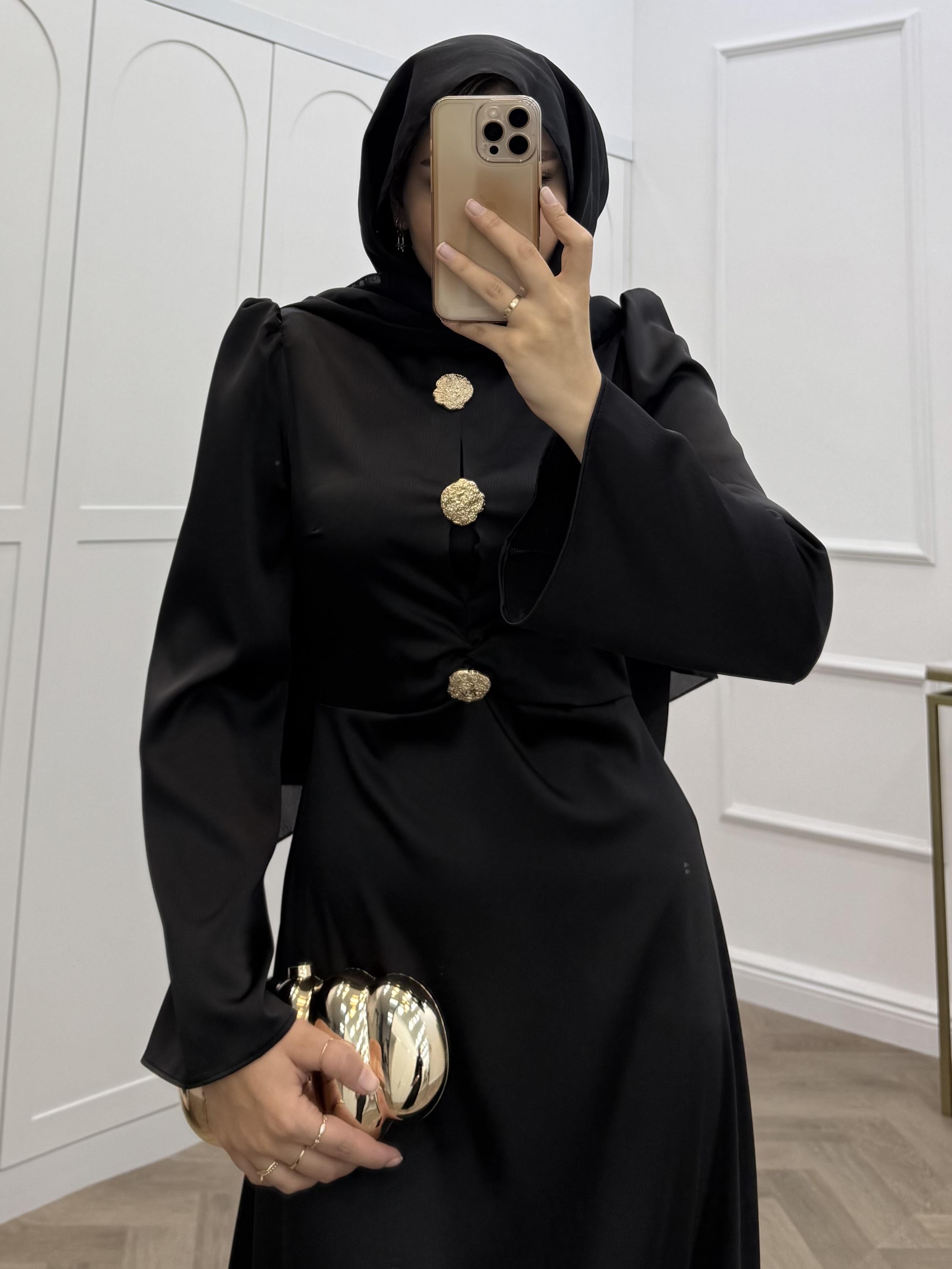 GOLD DÜĞMELİ SATEN ELBİSE SİYAH