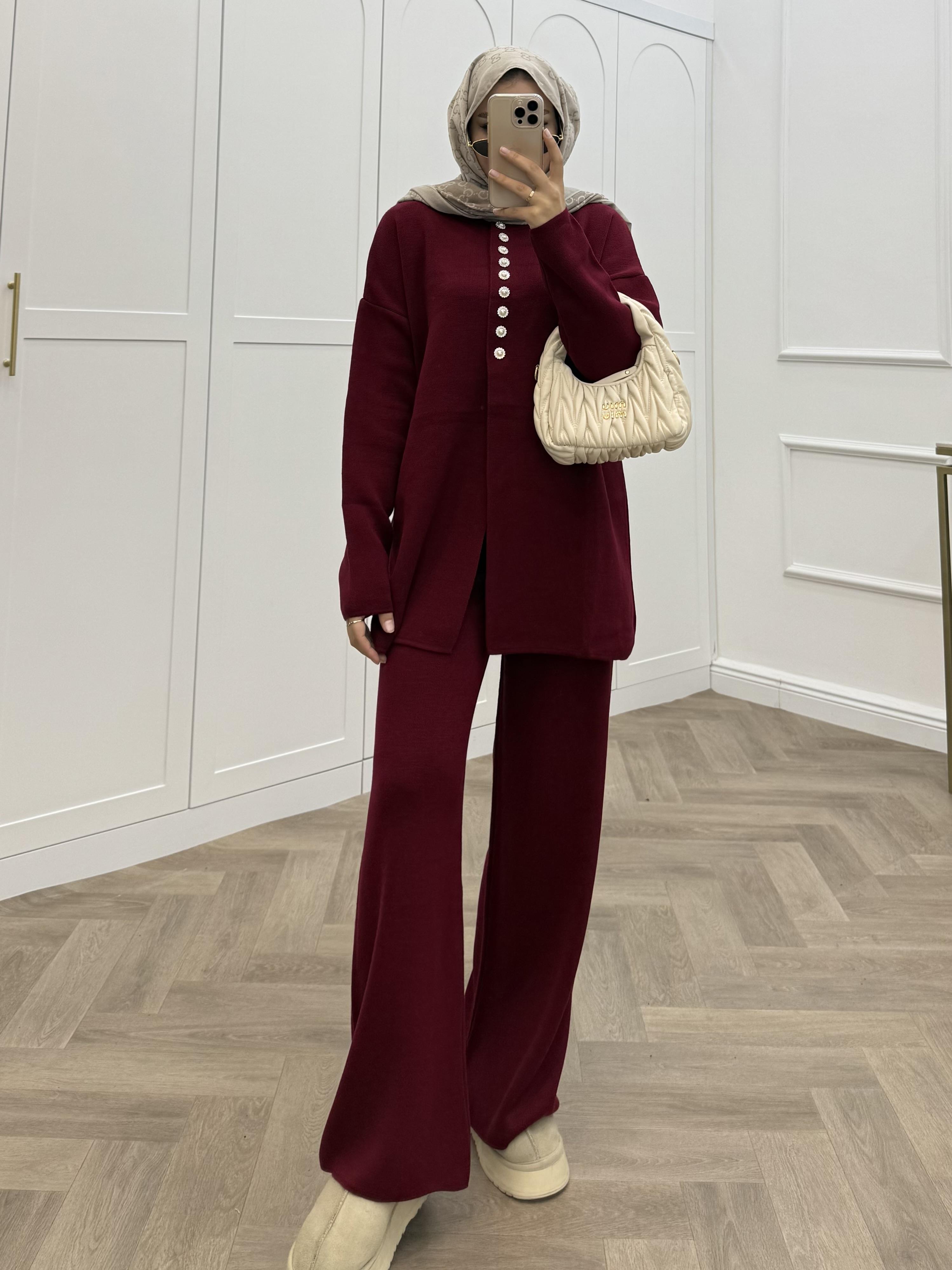 İNCİ DÜĞMELİ TRİKO TAKIM BORDO