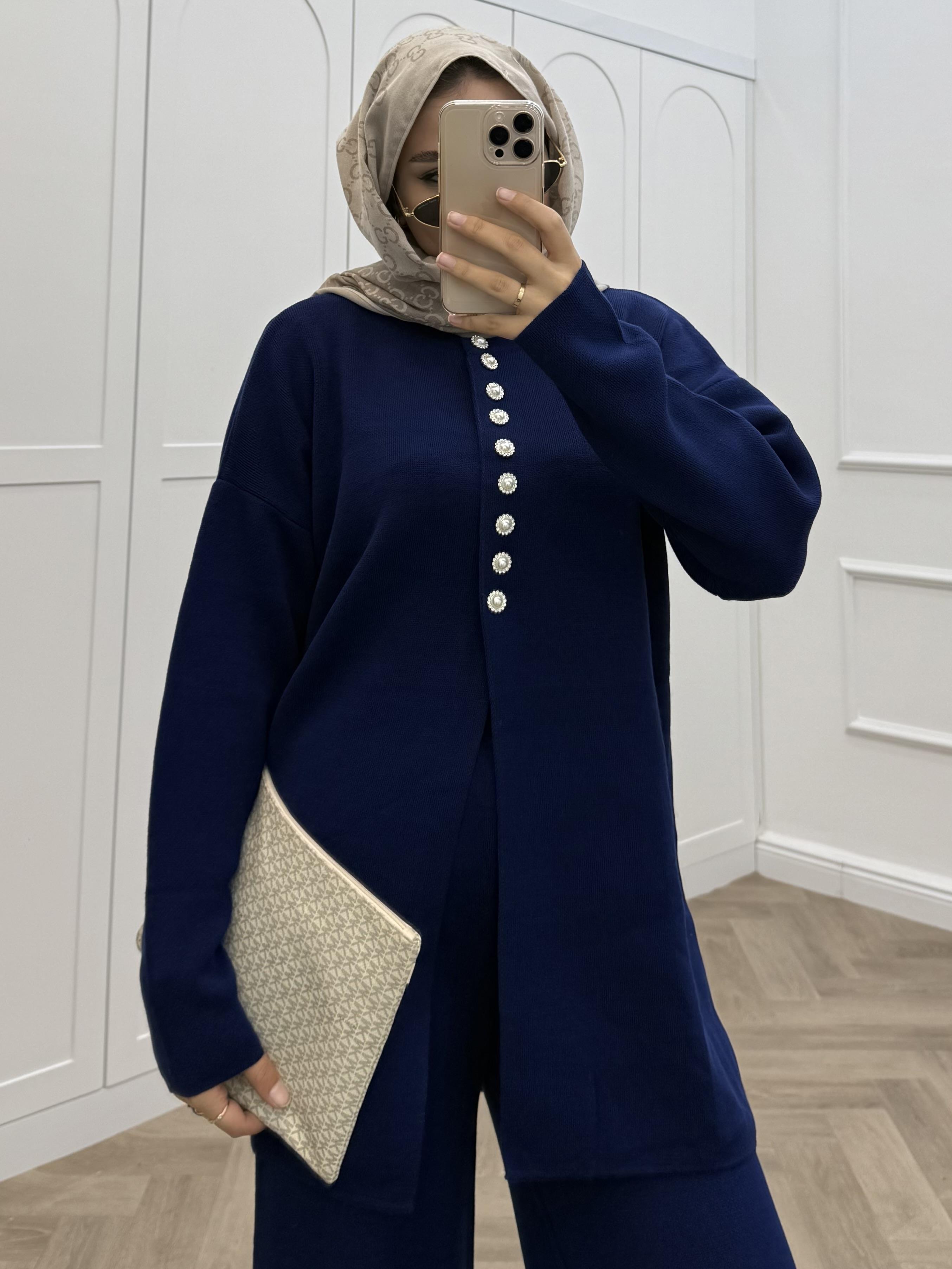 İNCİ DÜĞMELİ TRİKO TAKIM LACİVERT