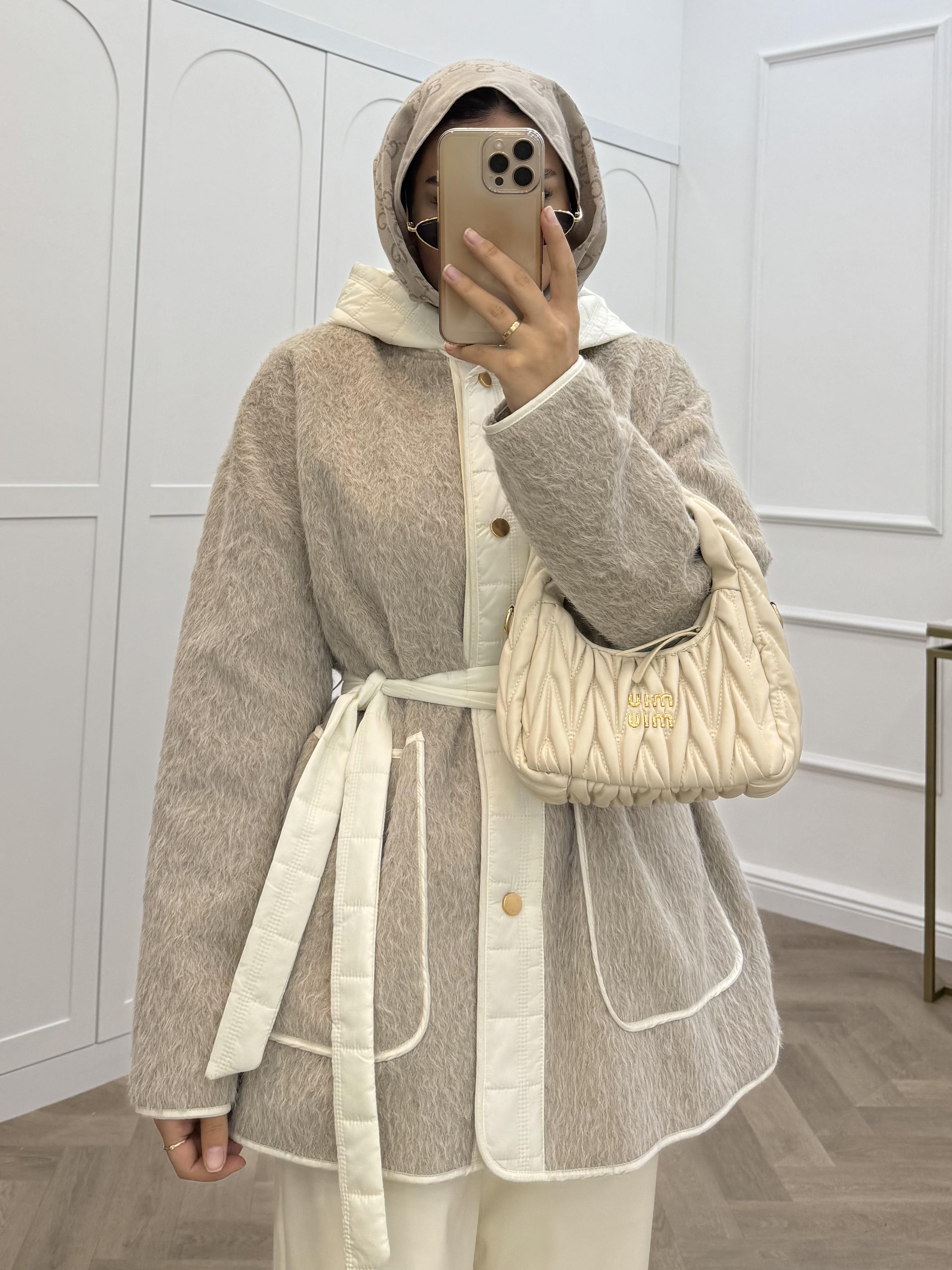 KAPÜŞONLU TAY TÜYÜ CEKET EKRU