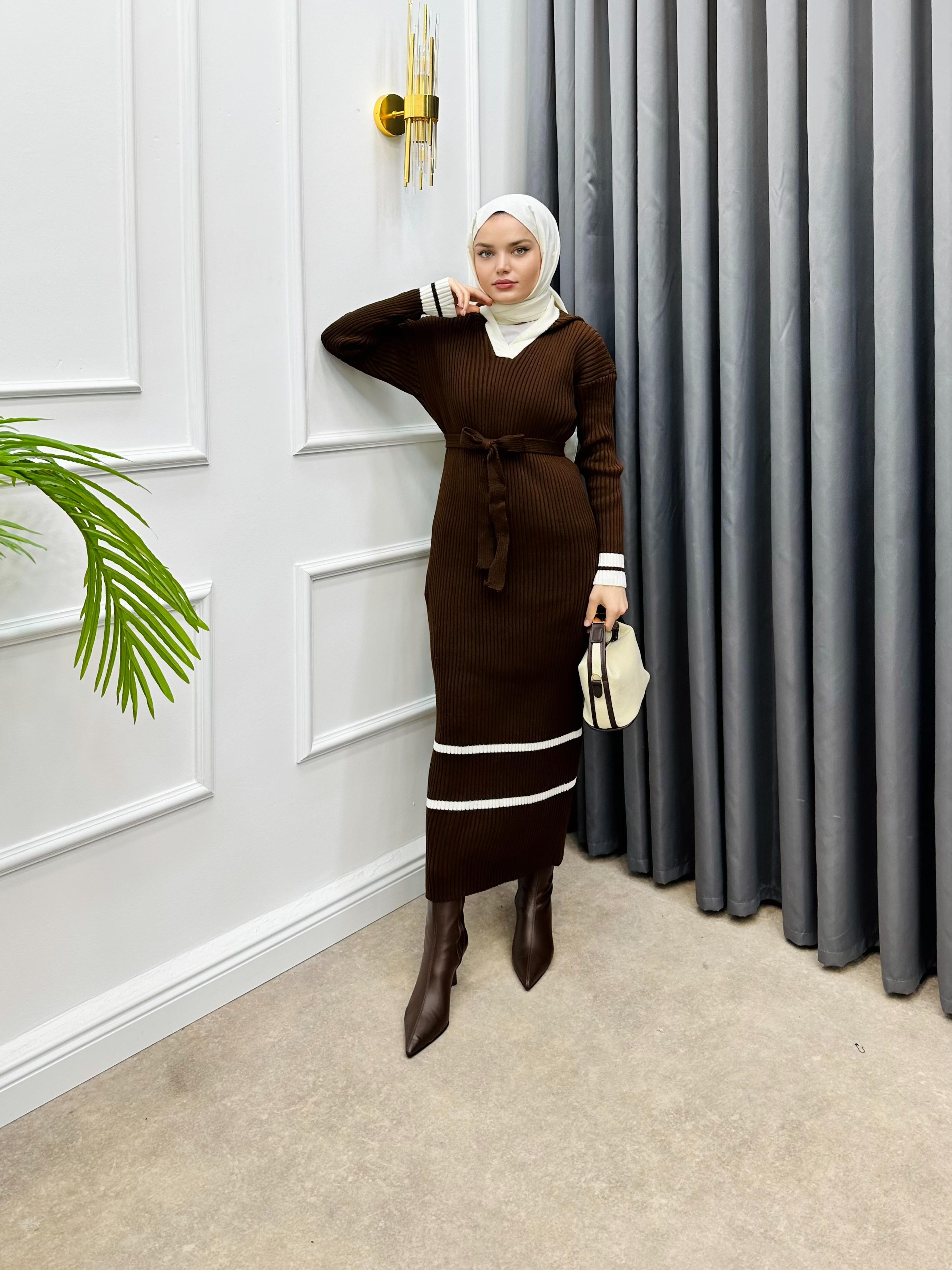 KAPÜŞONLU TRİKO ELBİSE KAHVE