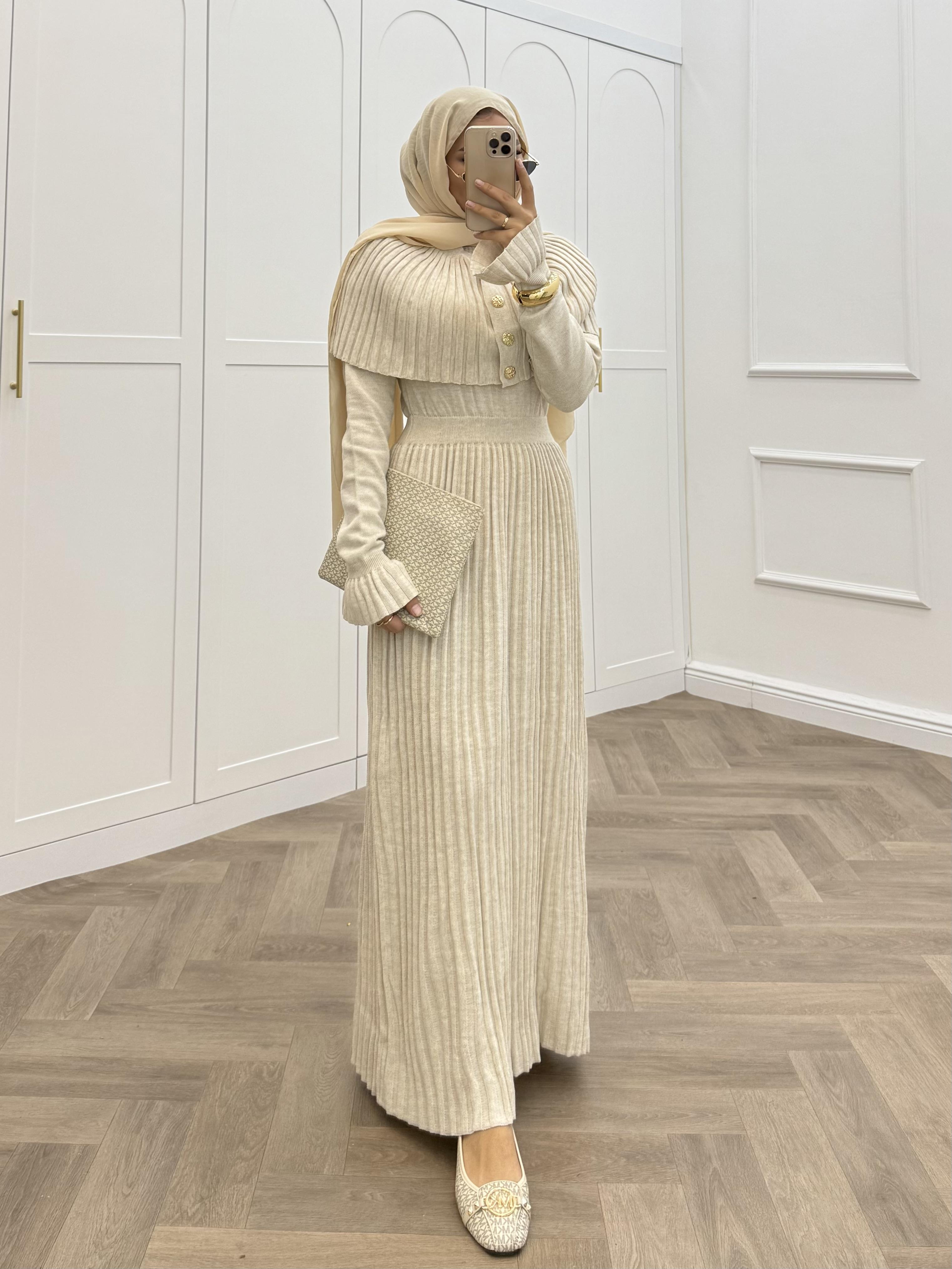 KELEBEK PELERİNLİ TAKIM ELBİSE BEJ