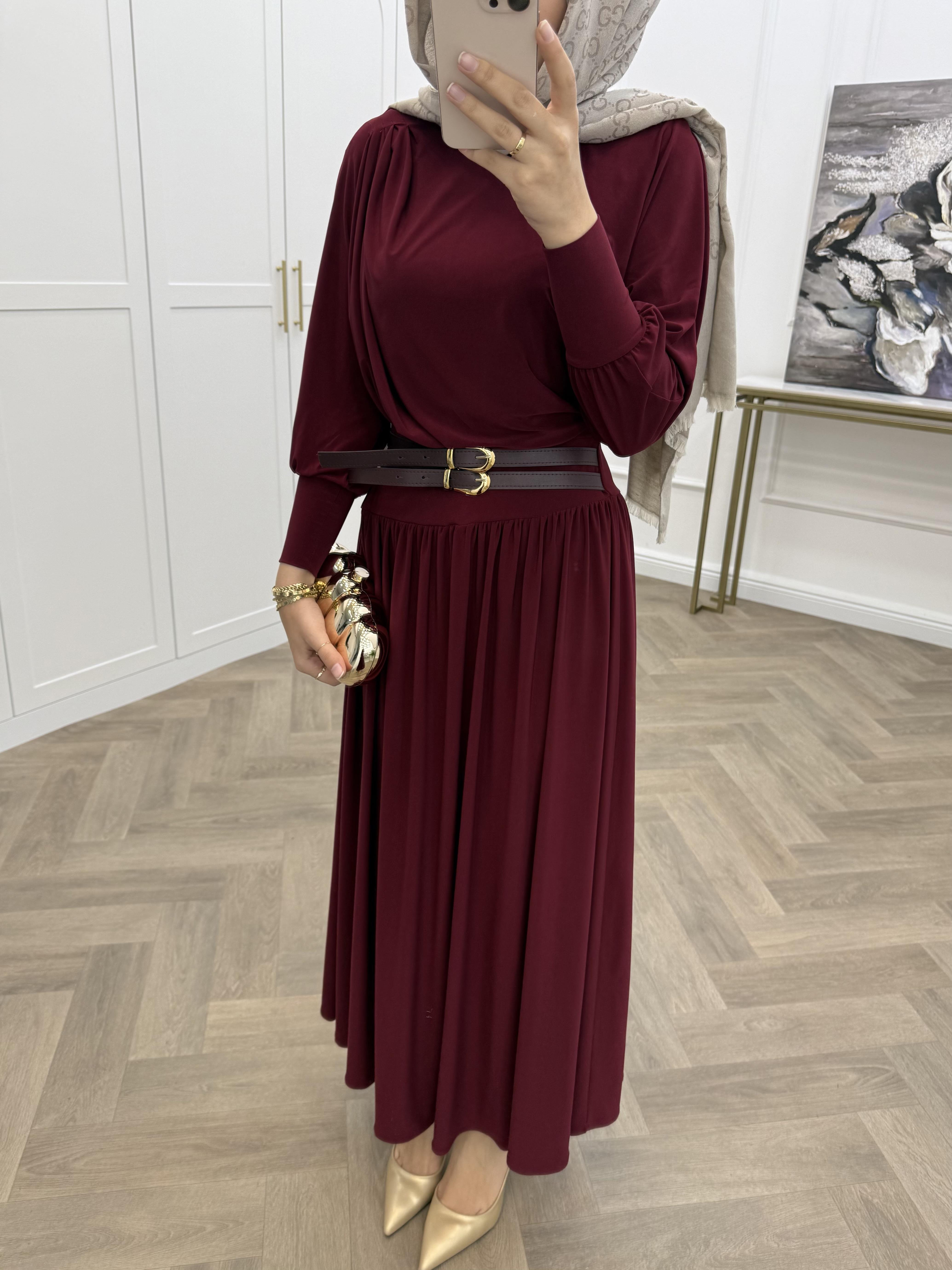 KENDİNDEN KEMERLİ SANDY ELBİSE BORDO