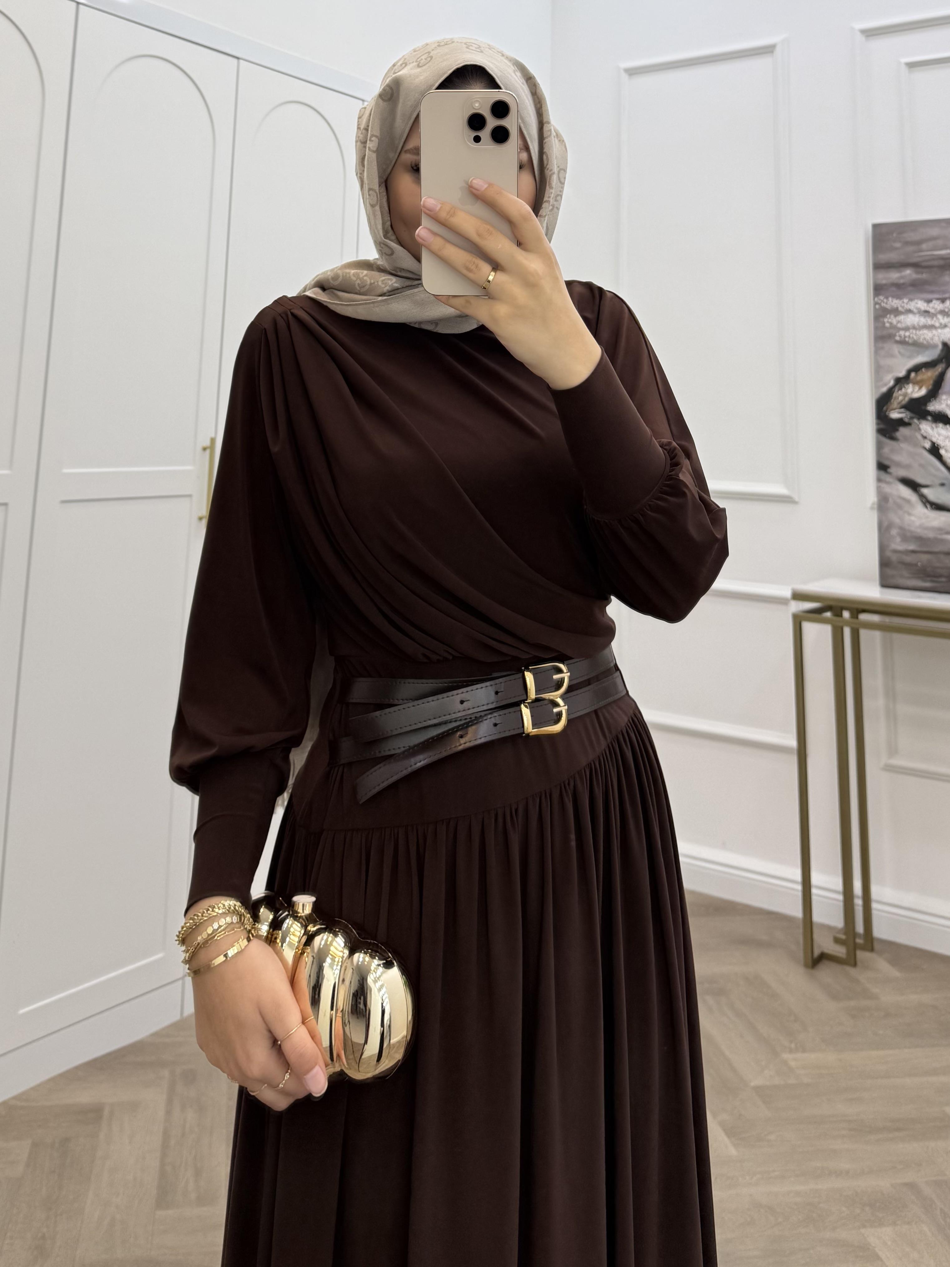 KENDİNDEN KEMERLİ SANDY ELBİSE KAHVE 