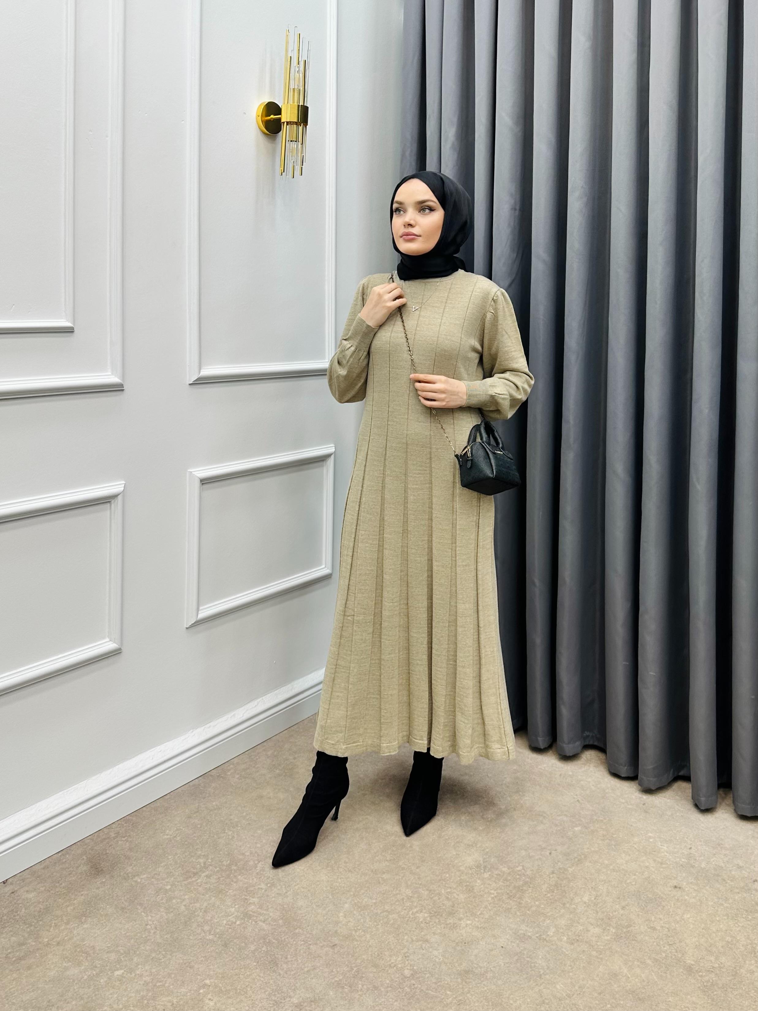 KENDİNDEN ŞERİTLİ TRİKO ELBİSE BEJ