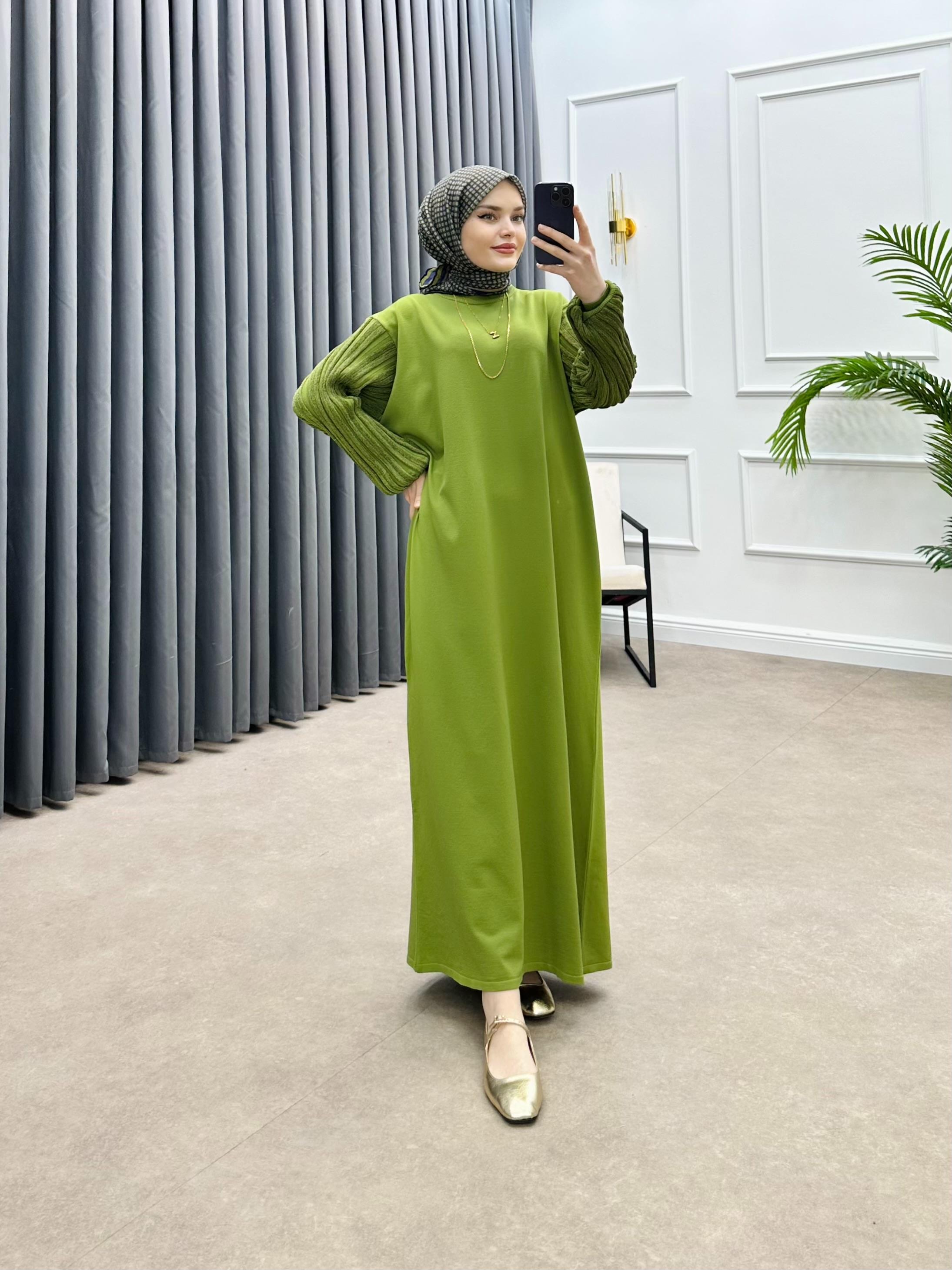 KOLLARI ŞERİT DETAYLI ELBİSE 