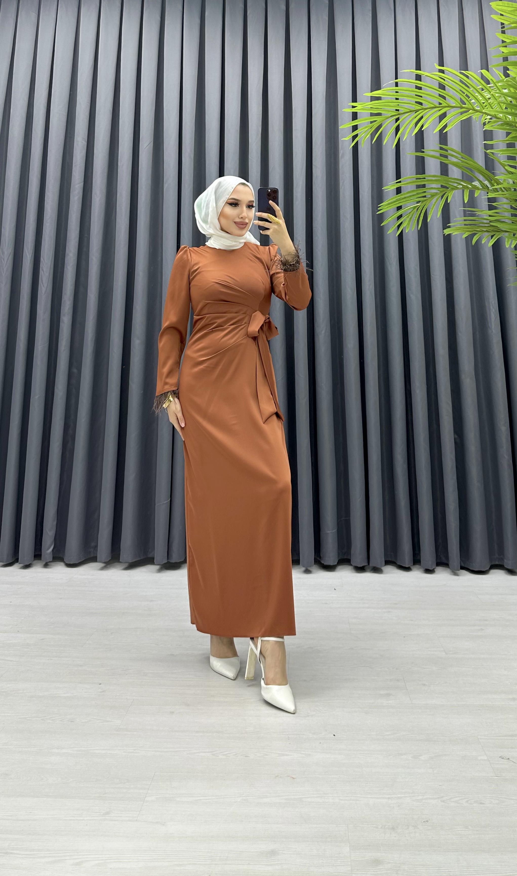 Kolları Tüylü Saten Elbise TABA