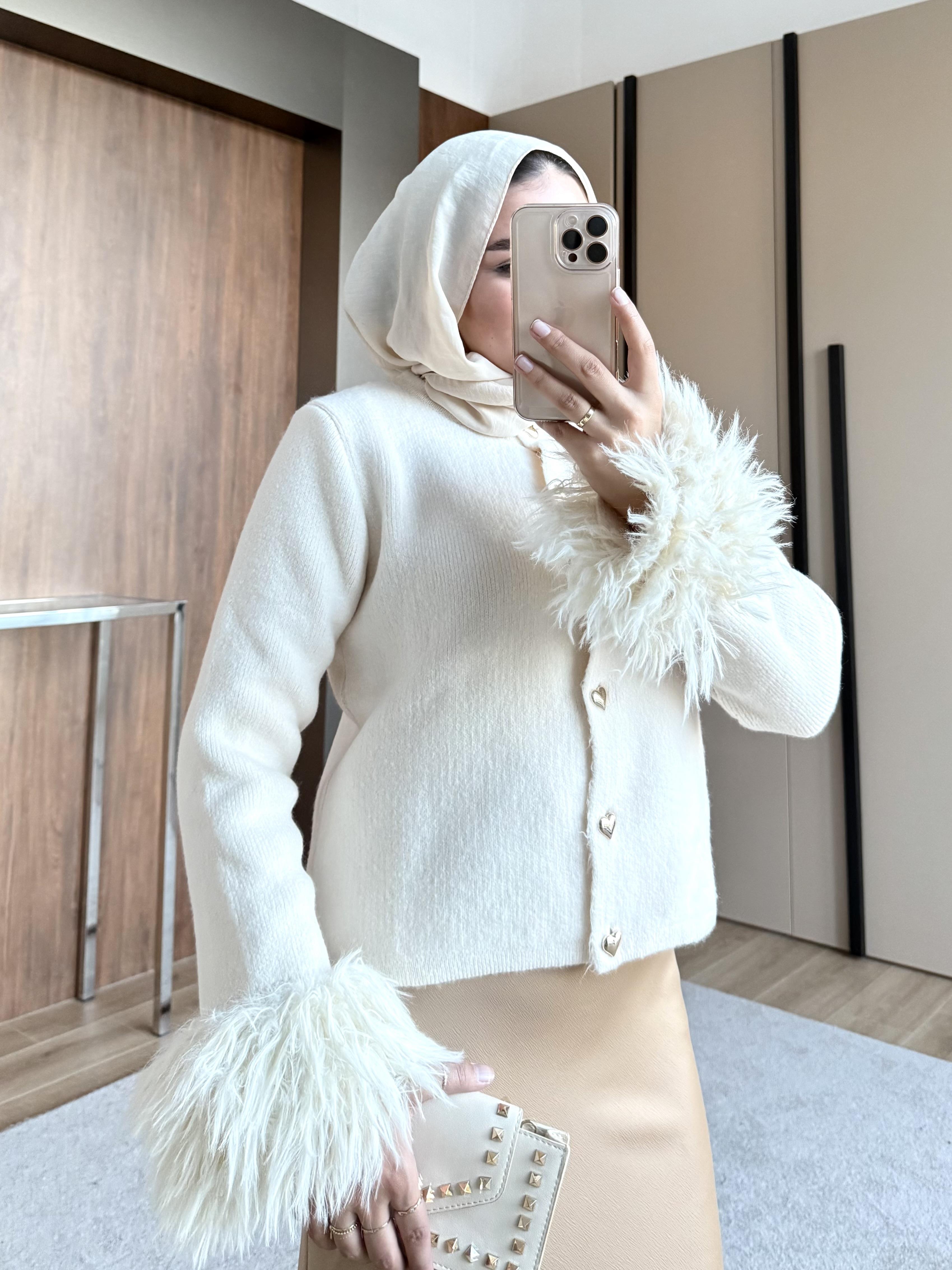 KOLU SAÇAKLI HIRKA TAŞ