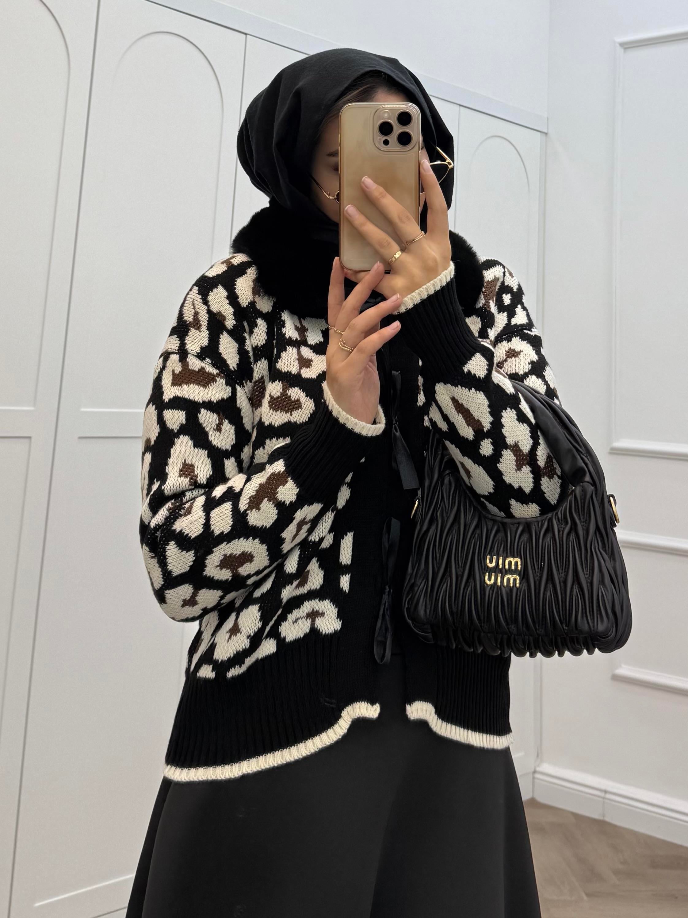 KÜRKLÜ LEOPAR HIRKA SİYAH