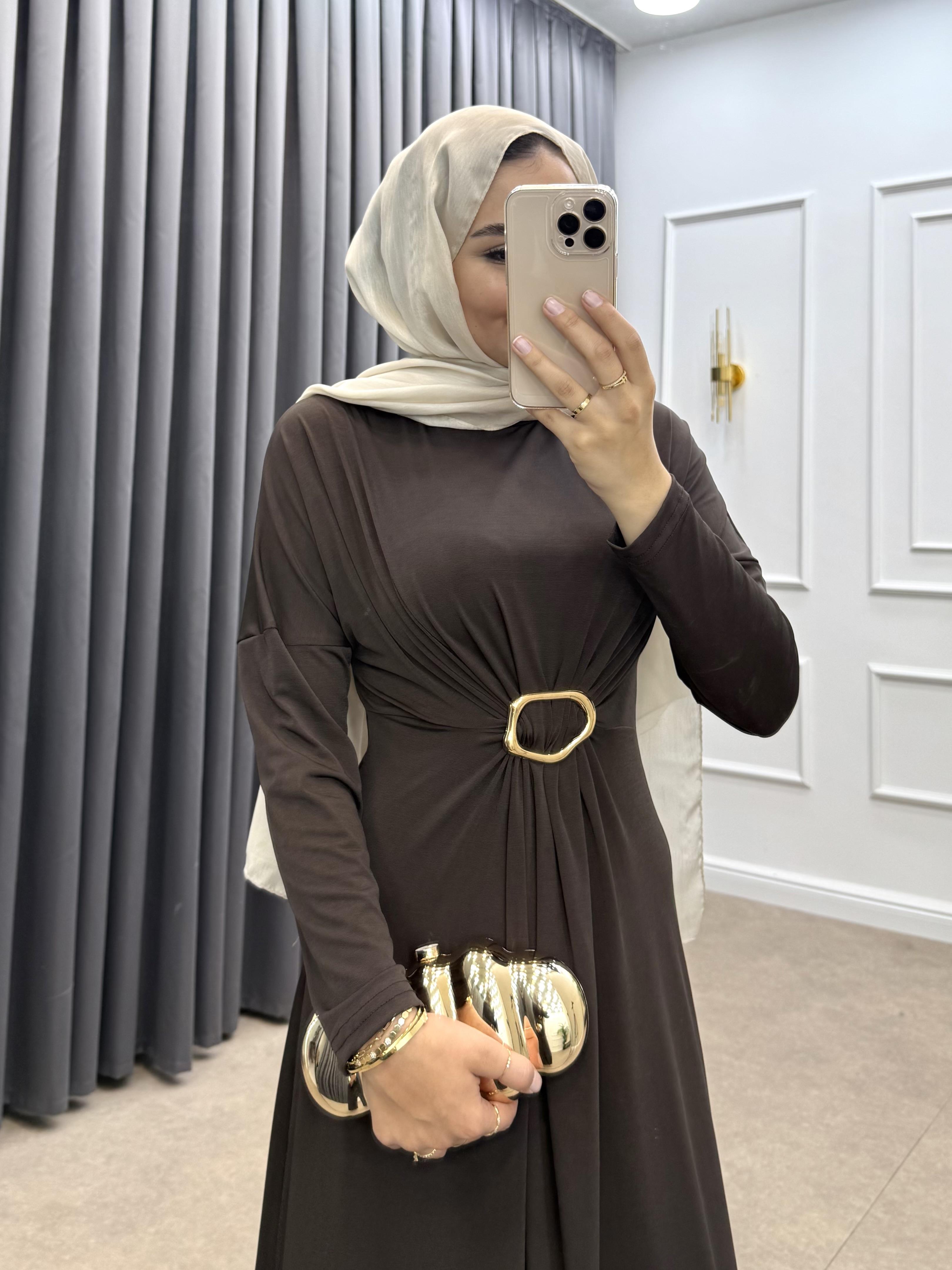 ÖN TOKA DETAYLI SANDY ELBİSE KAHVE