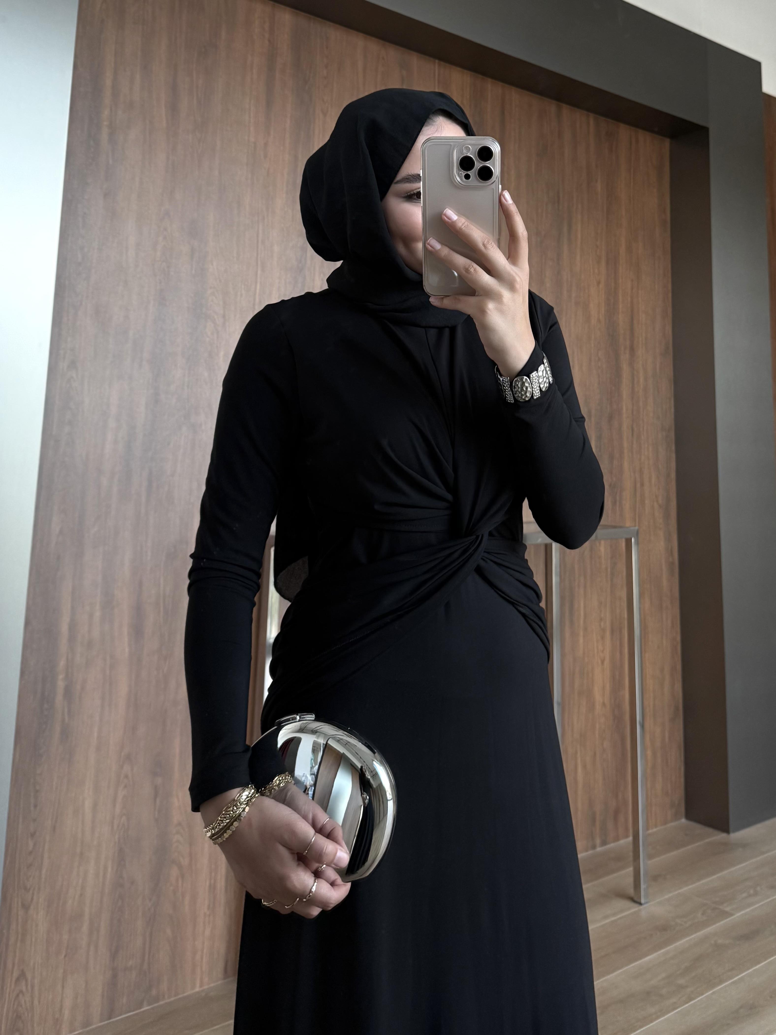 ÖNDEN ÇAPRAZ BAĞLAMALI ELBİSE SİYAH