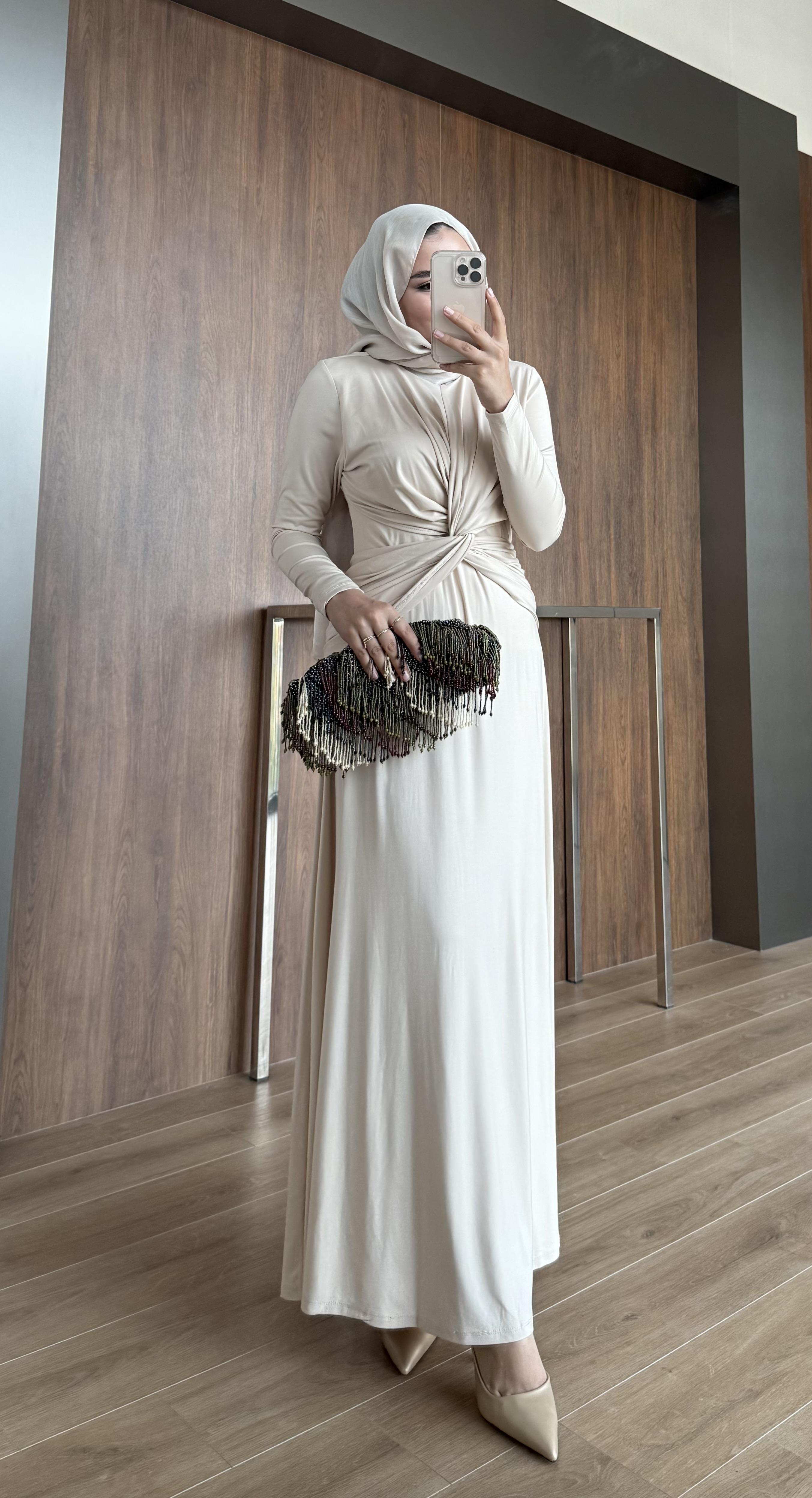 ÖNDEN ÇAPRAZ BAĞLAMALI ELBİSE TAŞ