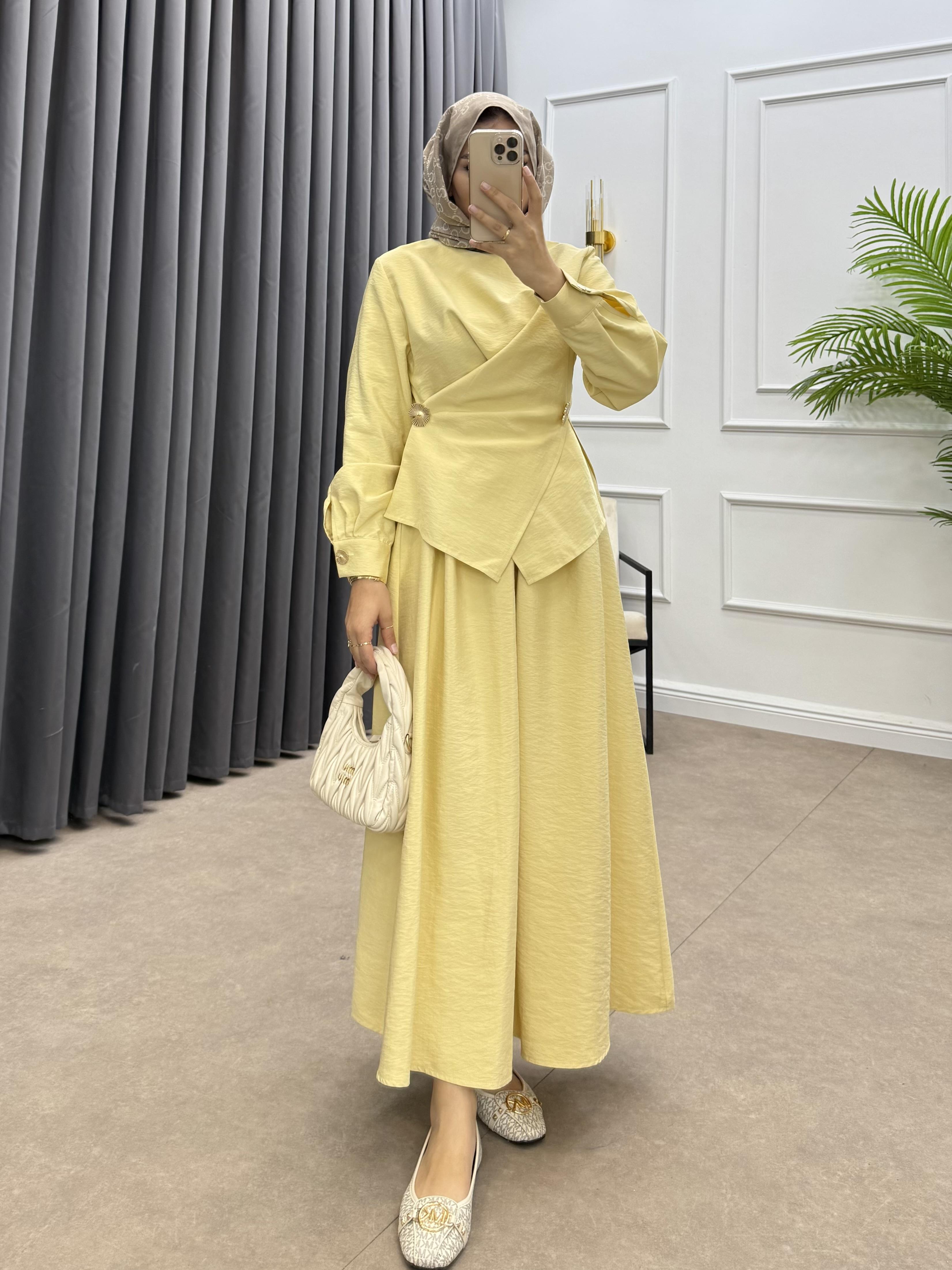 ÖNDEN ÇAPRAZ BAĞLAMALI ETEKLİ TAKIM SARI