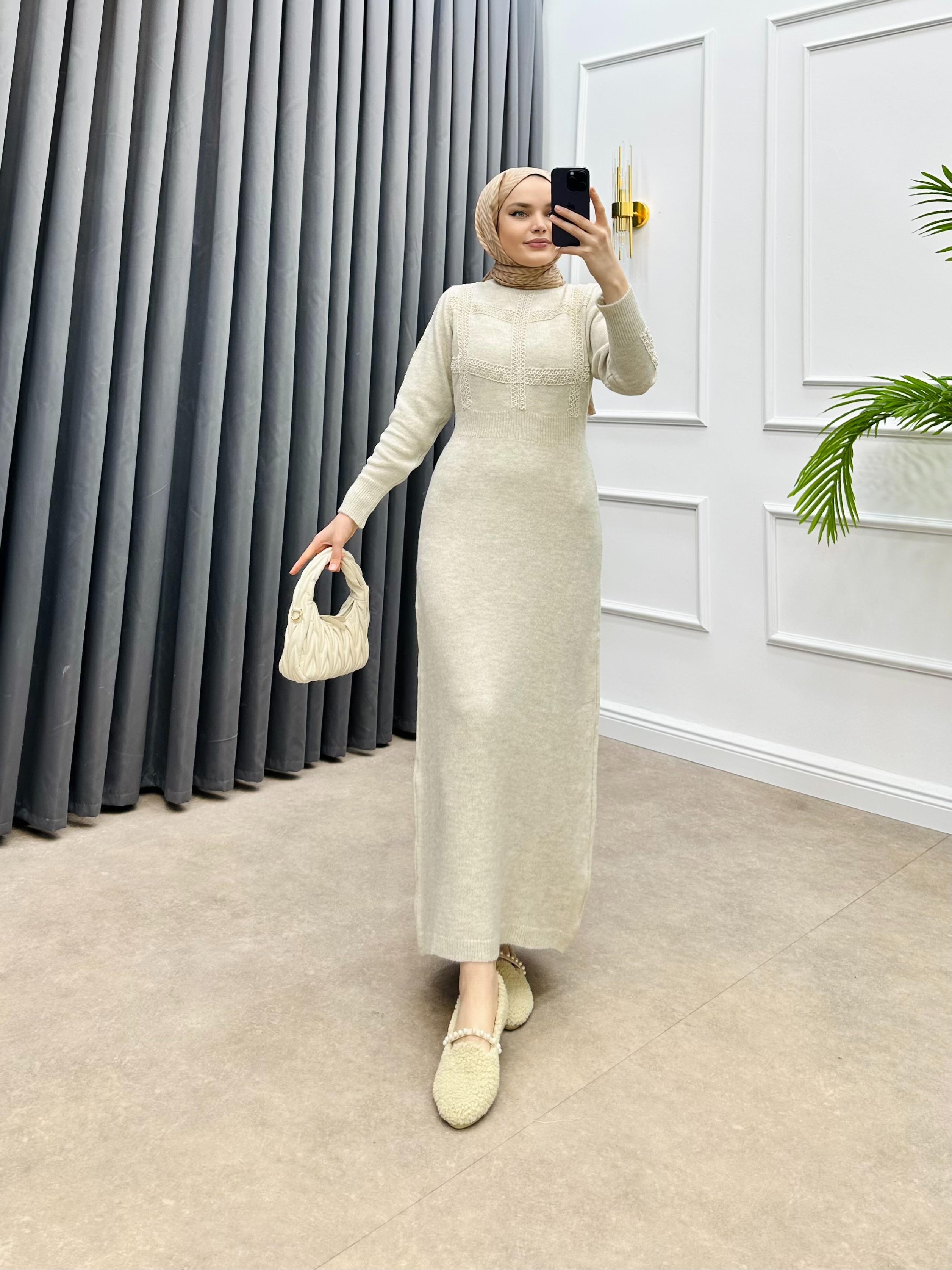 ÖNÜ NAKIŞLI TRİKO ELBİSE TAŞ