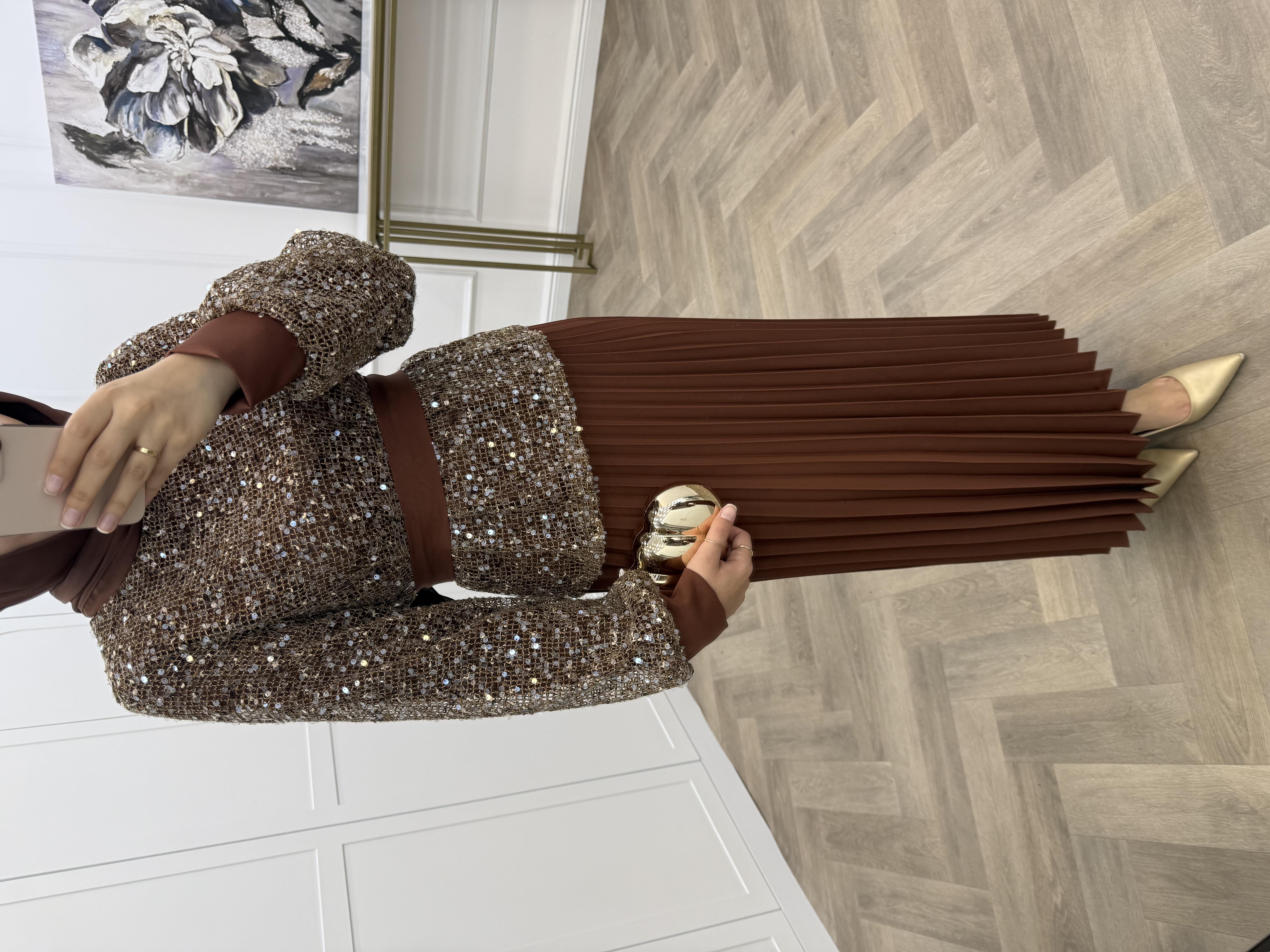 PAYETLİ  PİLİSE  ETEKLİ TAKIM TABA