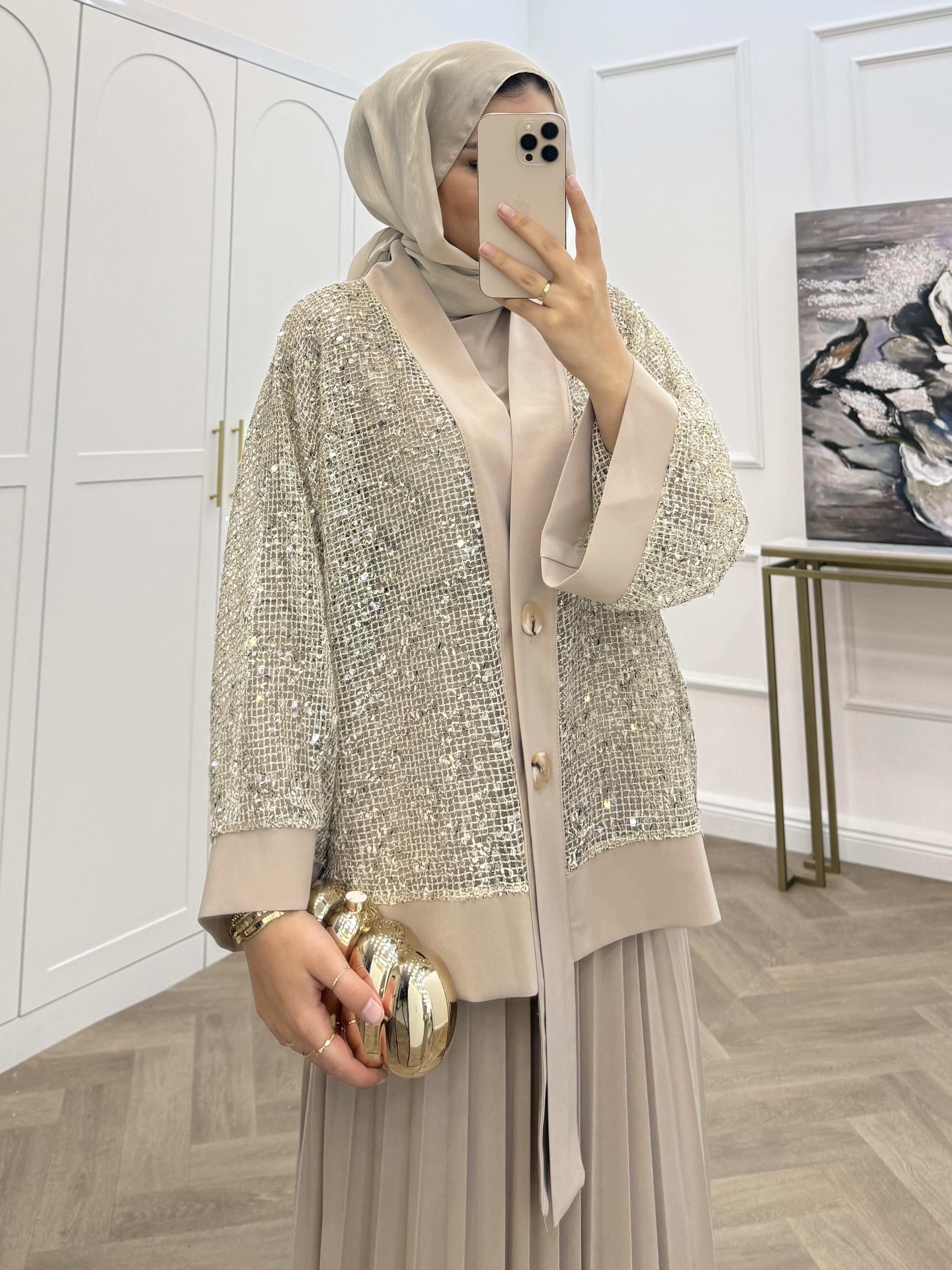 PAYETLİ ÜÇLÜ ETEKLİ TAKIM BEJ