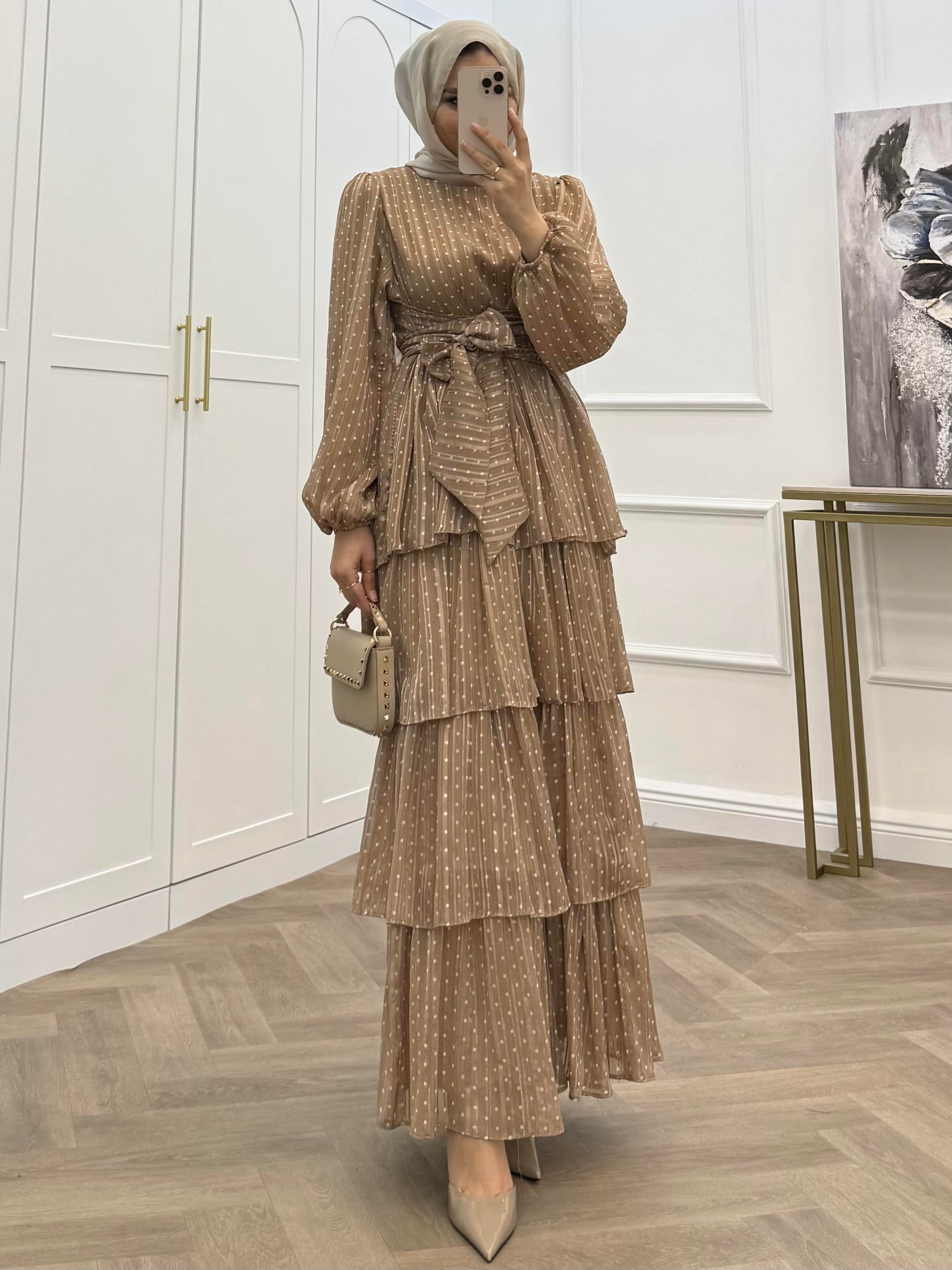 PUANTİYELİ KAT KAT ORGANZE ELBİSE BEJ