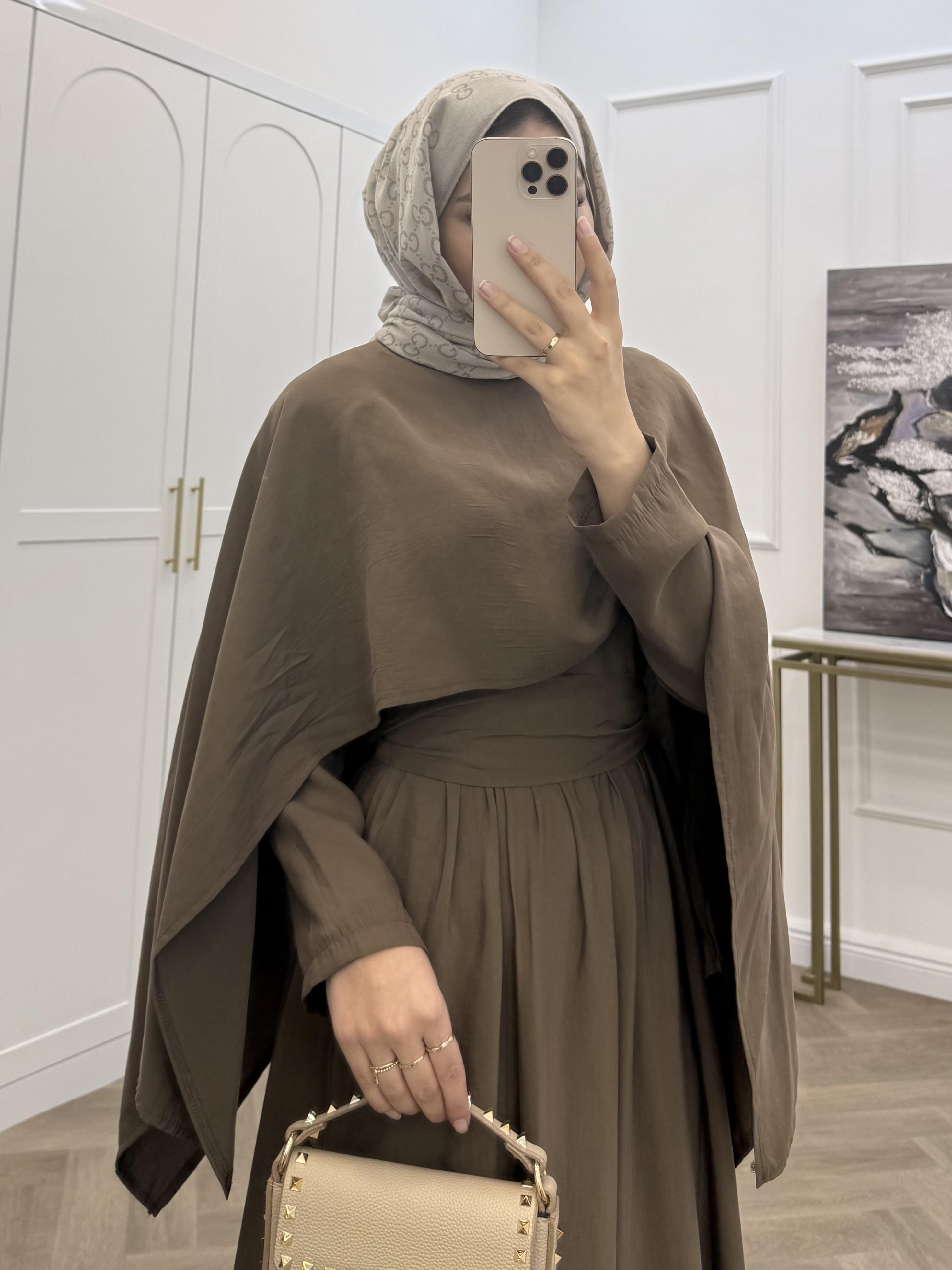 SEVA PELERİNLİ ELBİSE KAHVE