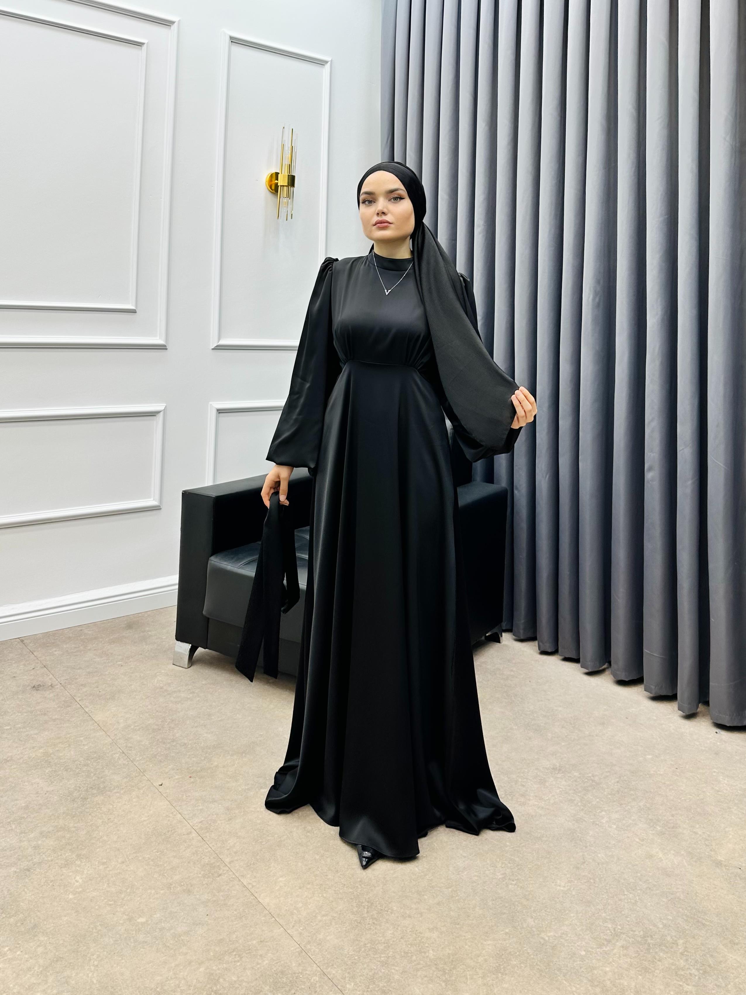 SEYYAR KEMERLİ SATEN ELBİSE SİYAH