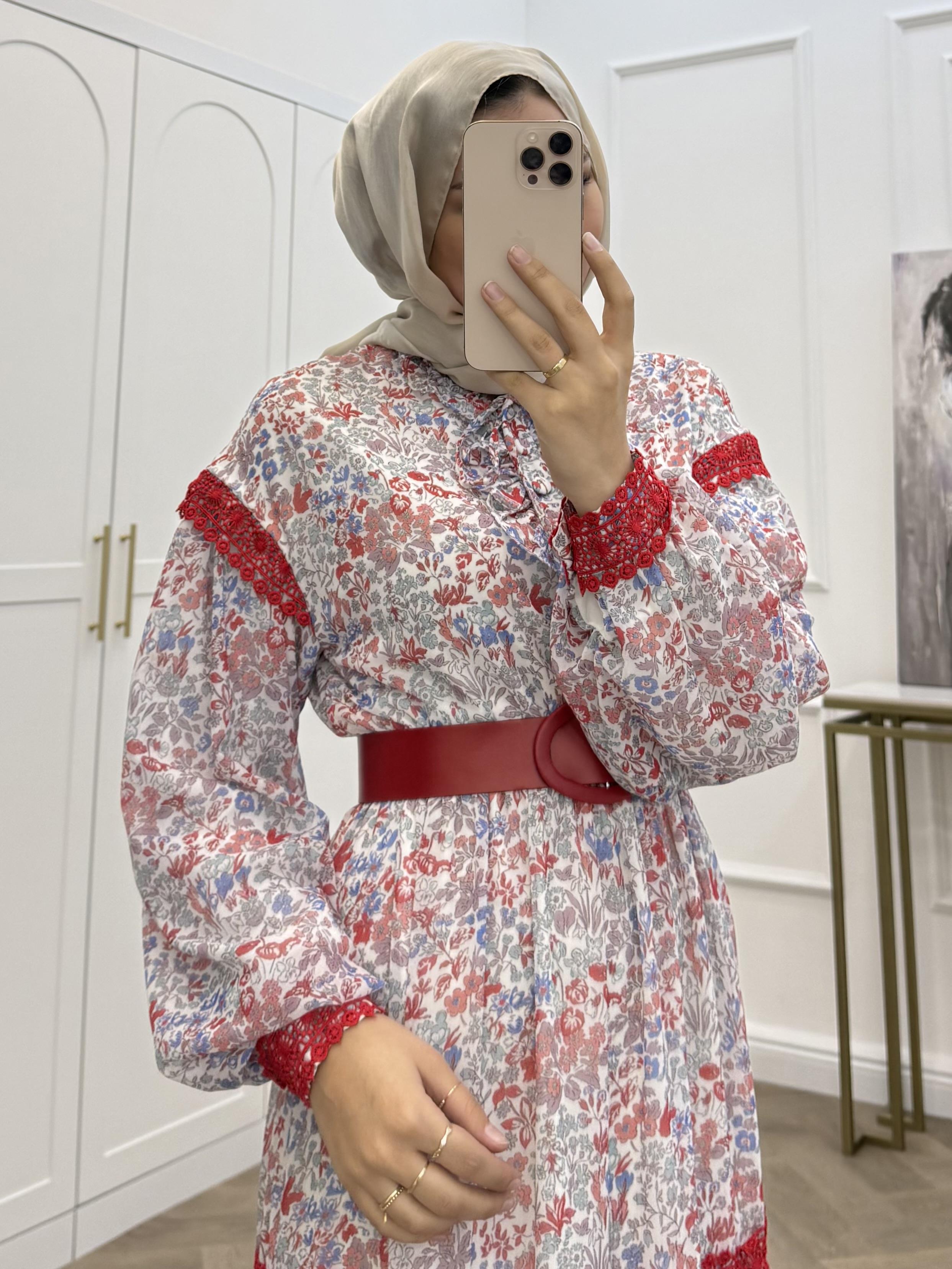 SEYYAR KEMERLİ ŞİFON ELBİSE KIRMIZI