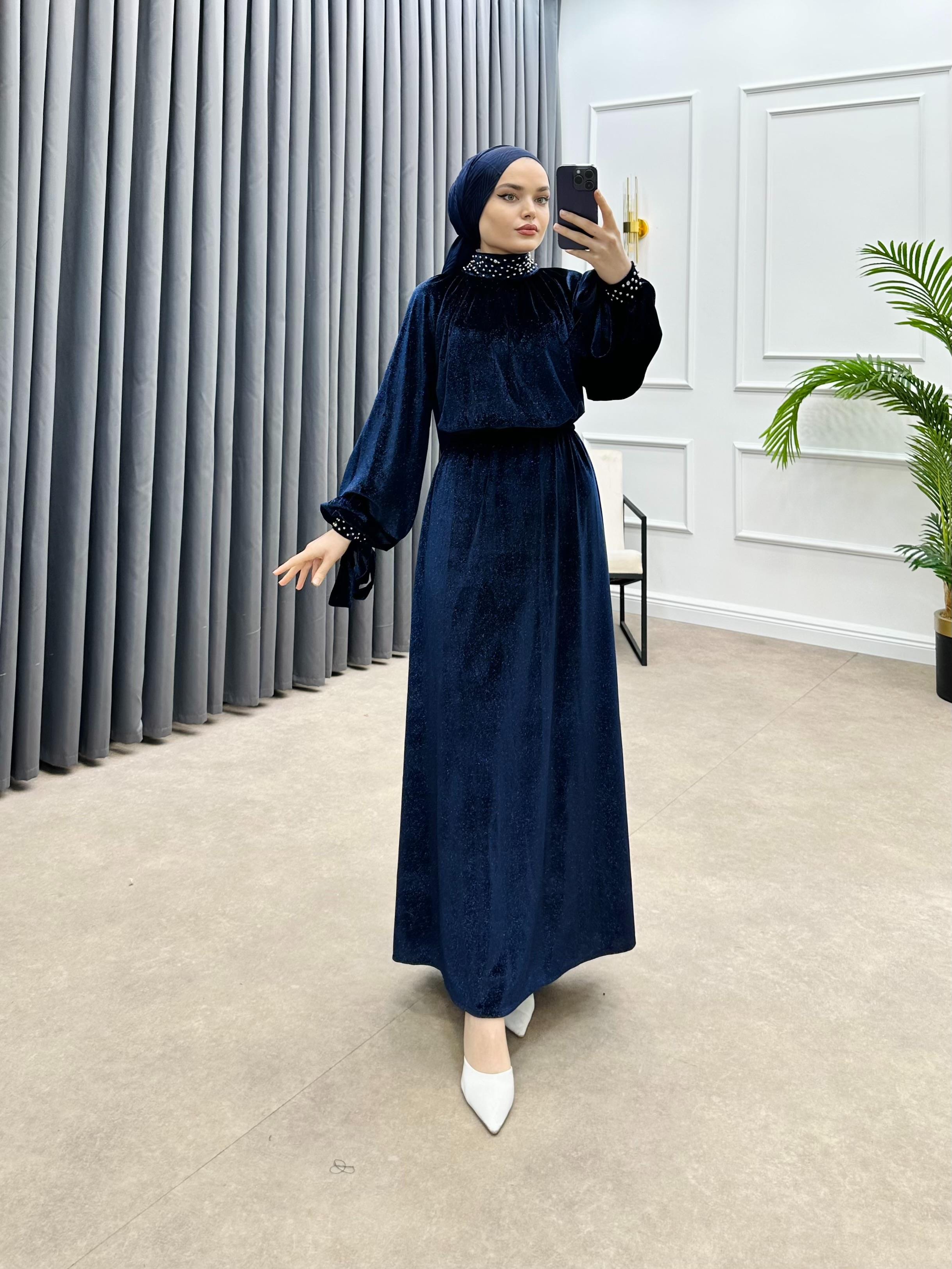 TAŞ İŞLEMELİ KADİFE ELBİSE LACİVERT