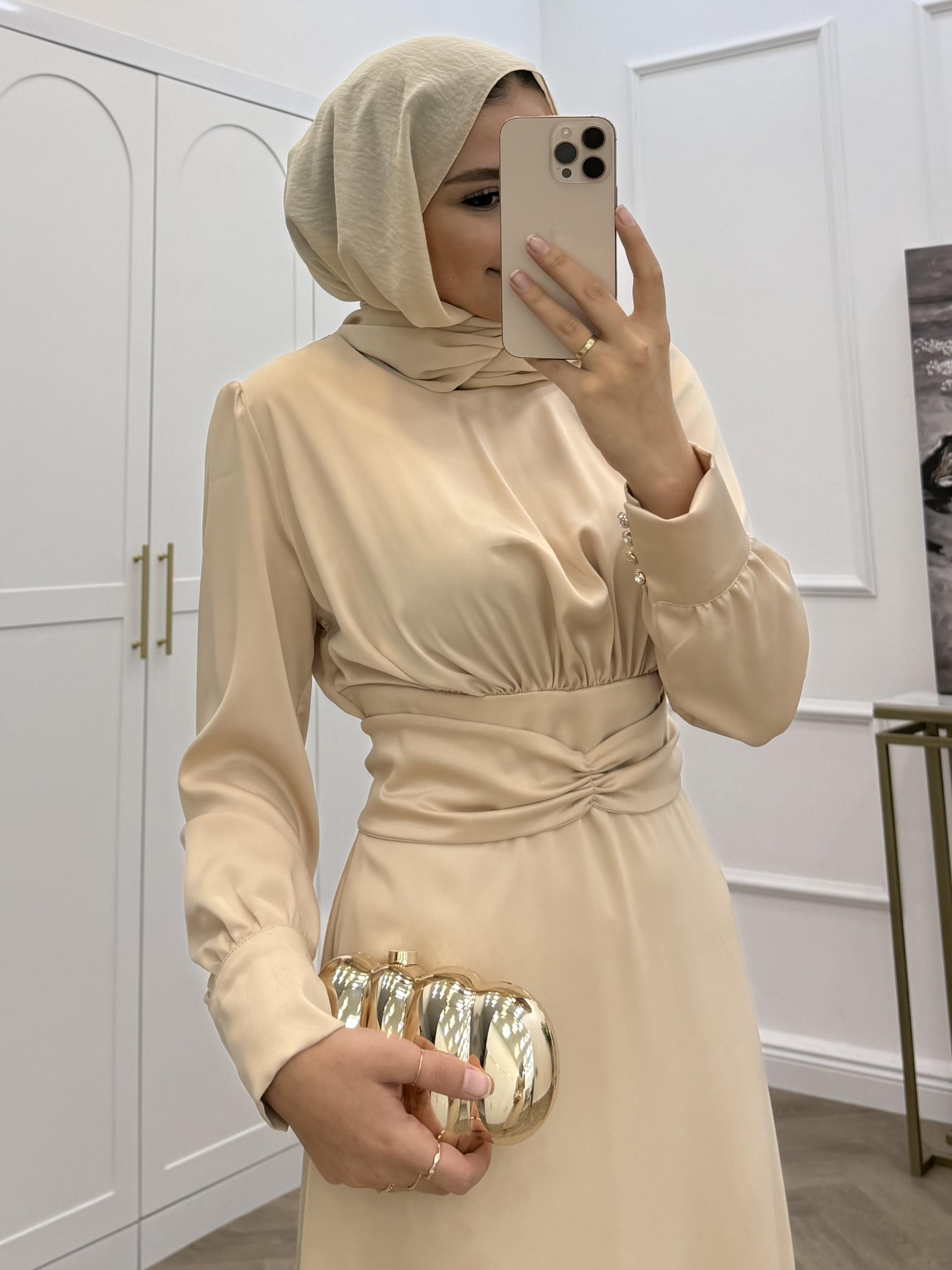 TAŞ TOKALI SATEN ELBİSE BEJ