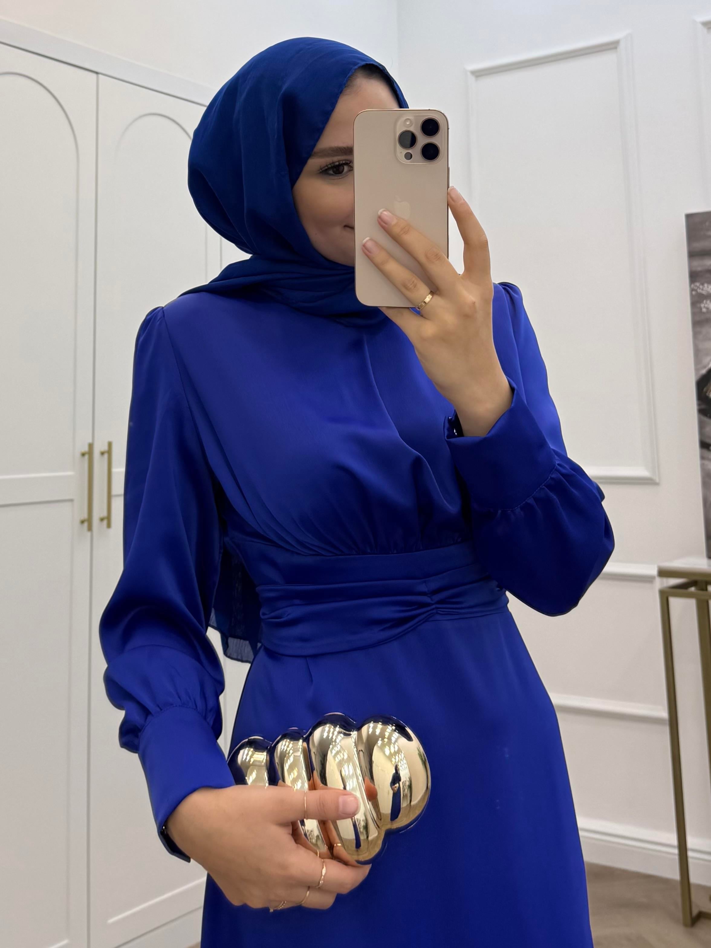 TAŞ TOKALI SATEN ELBİSE SAKS