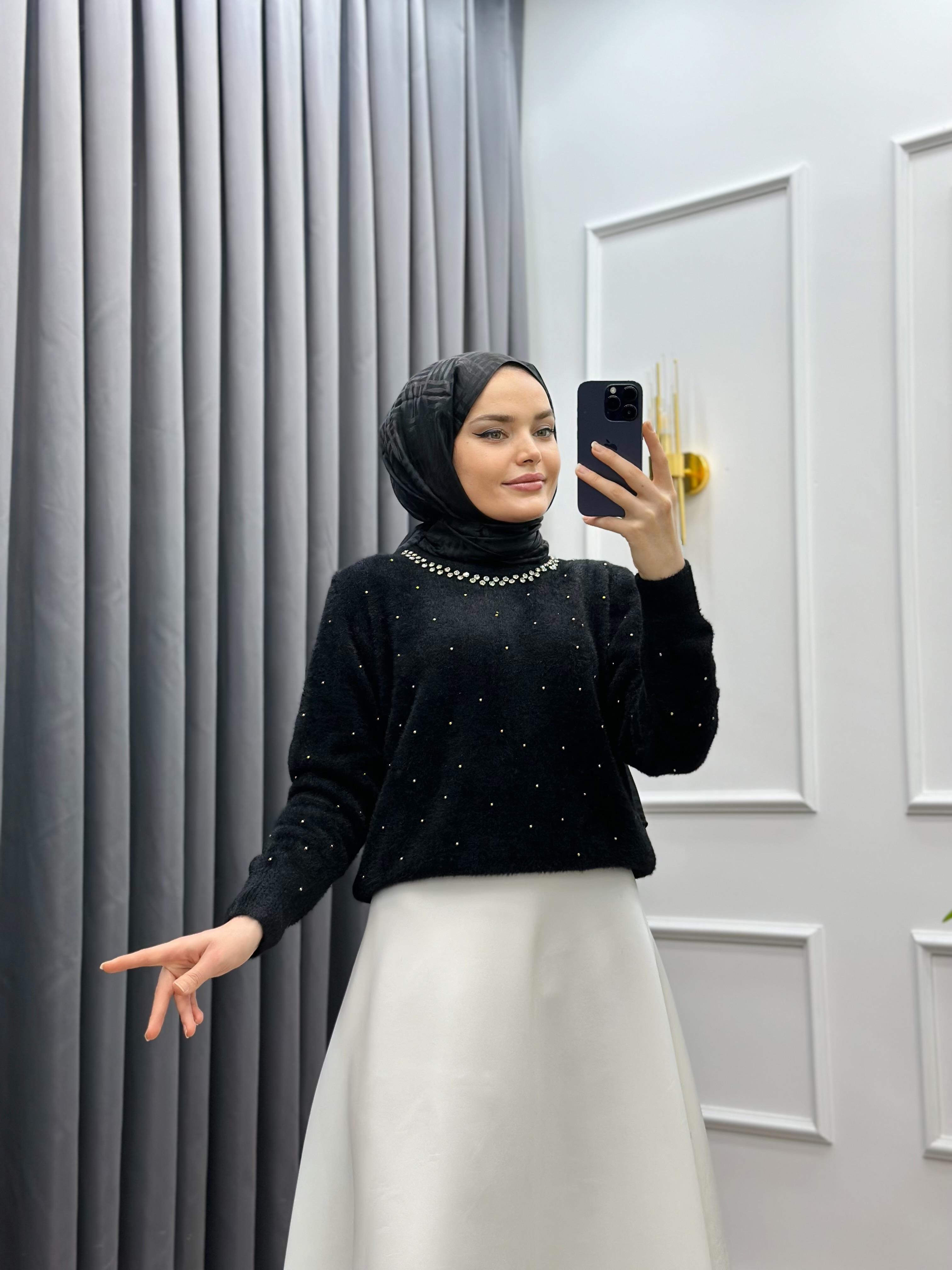 TAŞLI PELUŞ KAZAK SİYAH