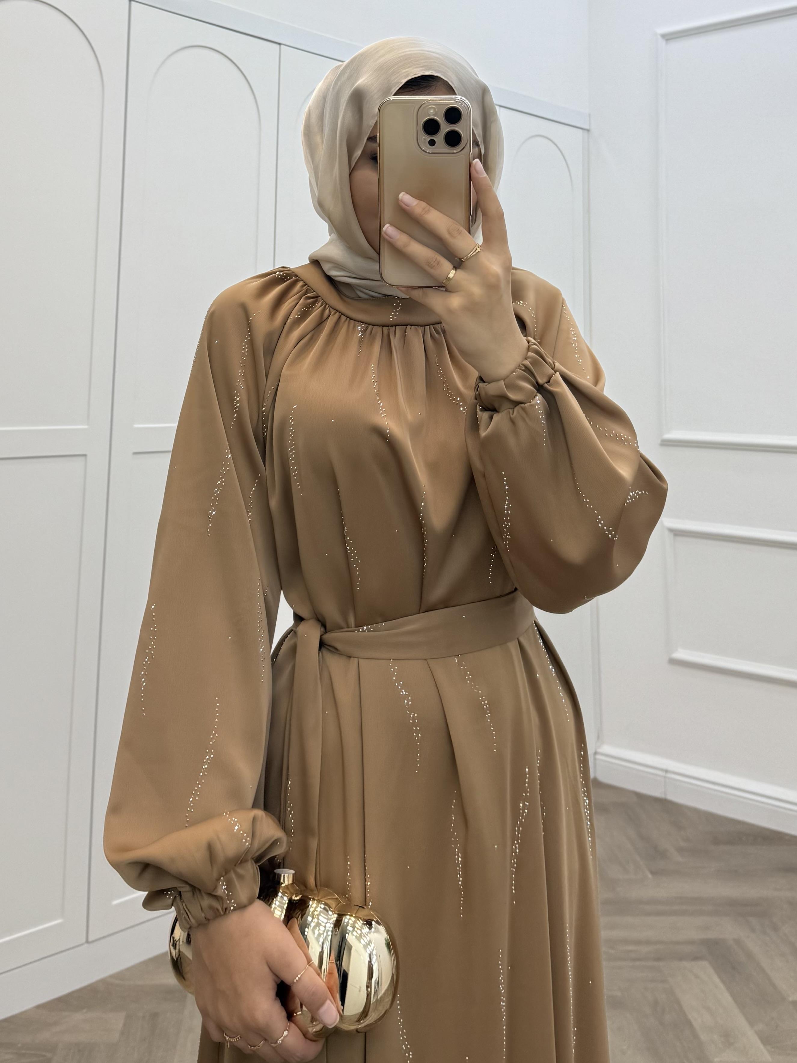 TAŞLI SATEN ELBİSE CAMEL