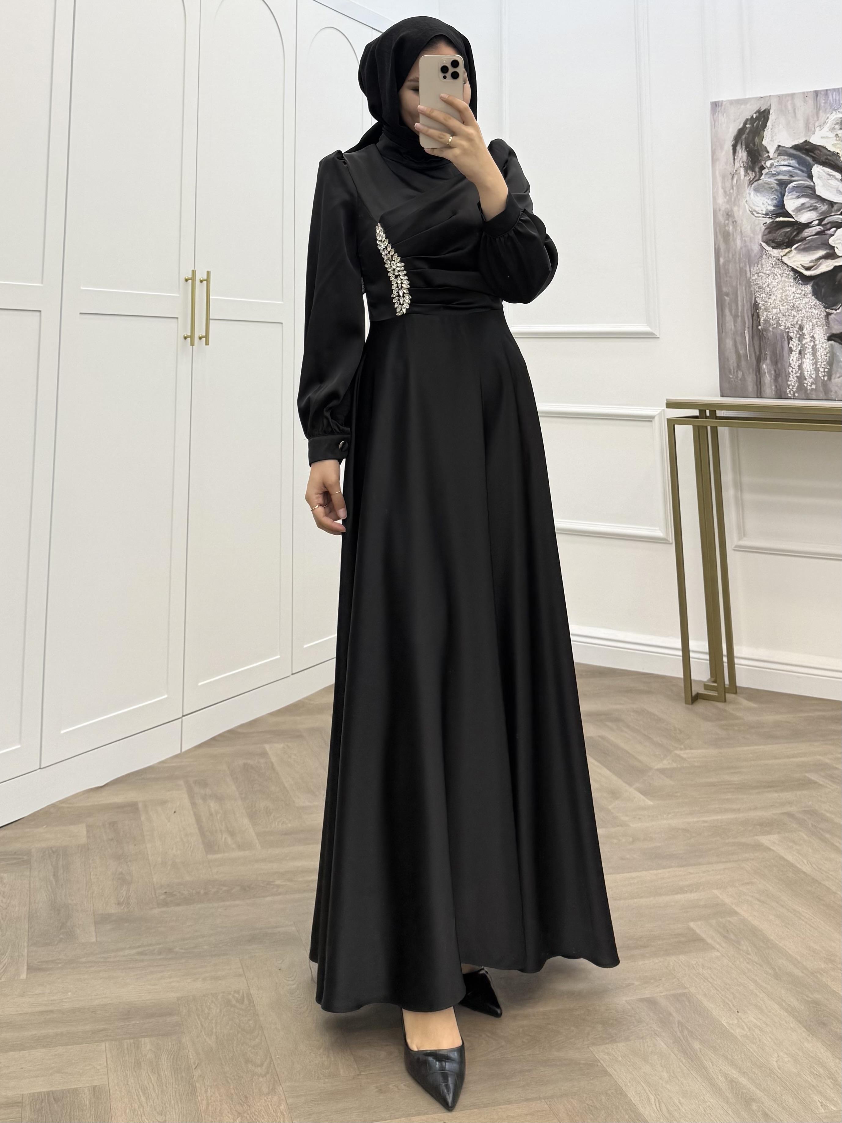 TAŞLI SATEN ELBİSE SİYAH