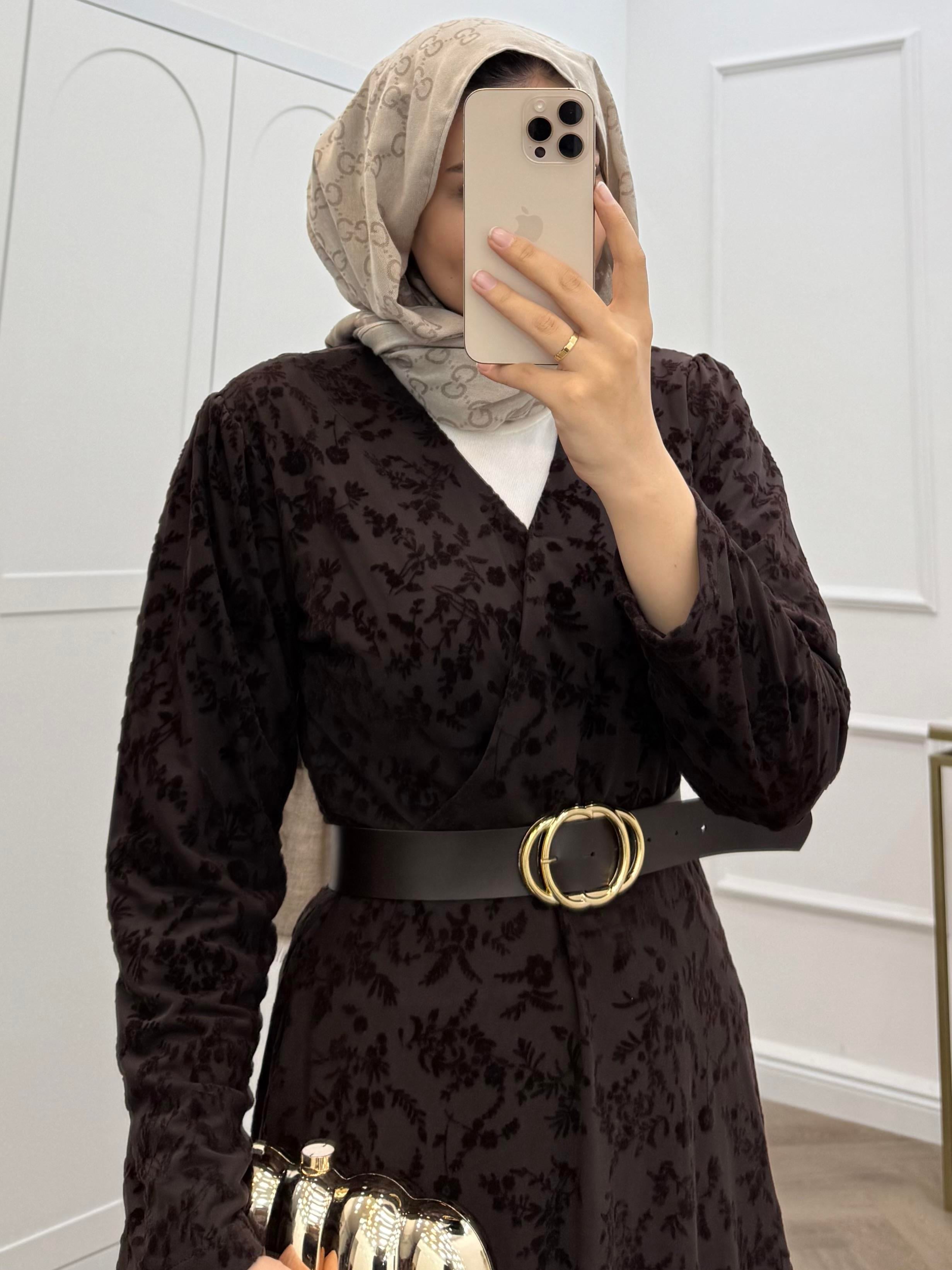 VE YAKA DANTEL ELBİSE KAHVE 