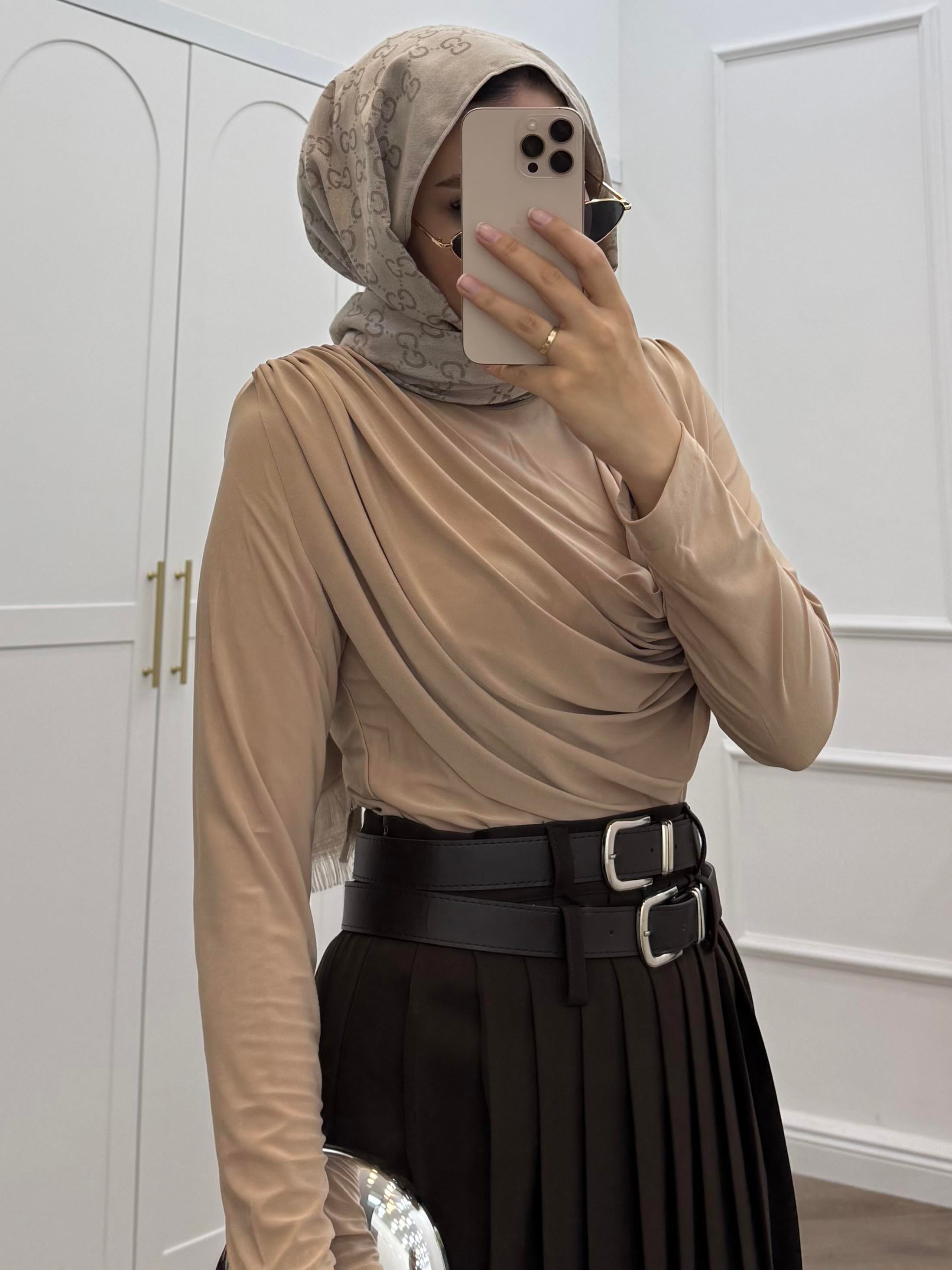 YAKASI DÖKÜMLÜ SANDY BLUZ BEJ