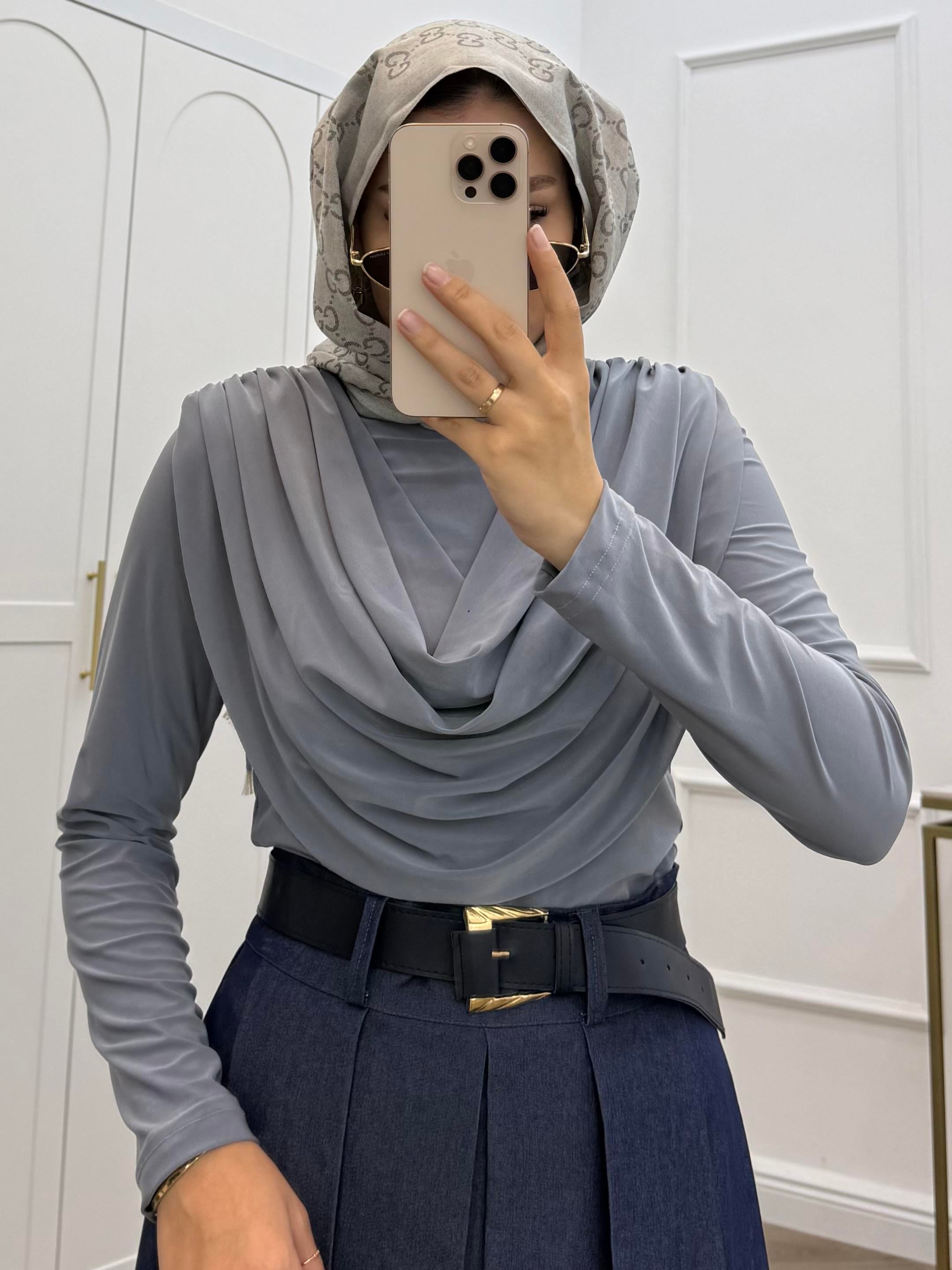 YAKASI DÖKÜMLÜ SANDY BLUZ GRİ