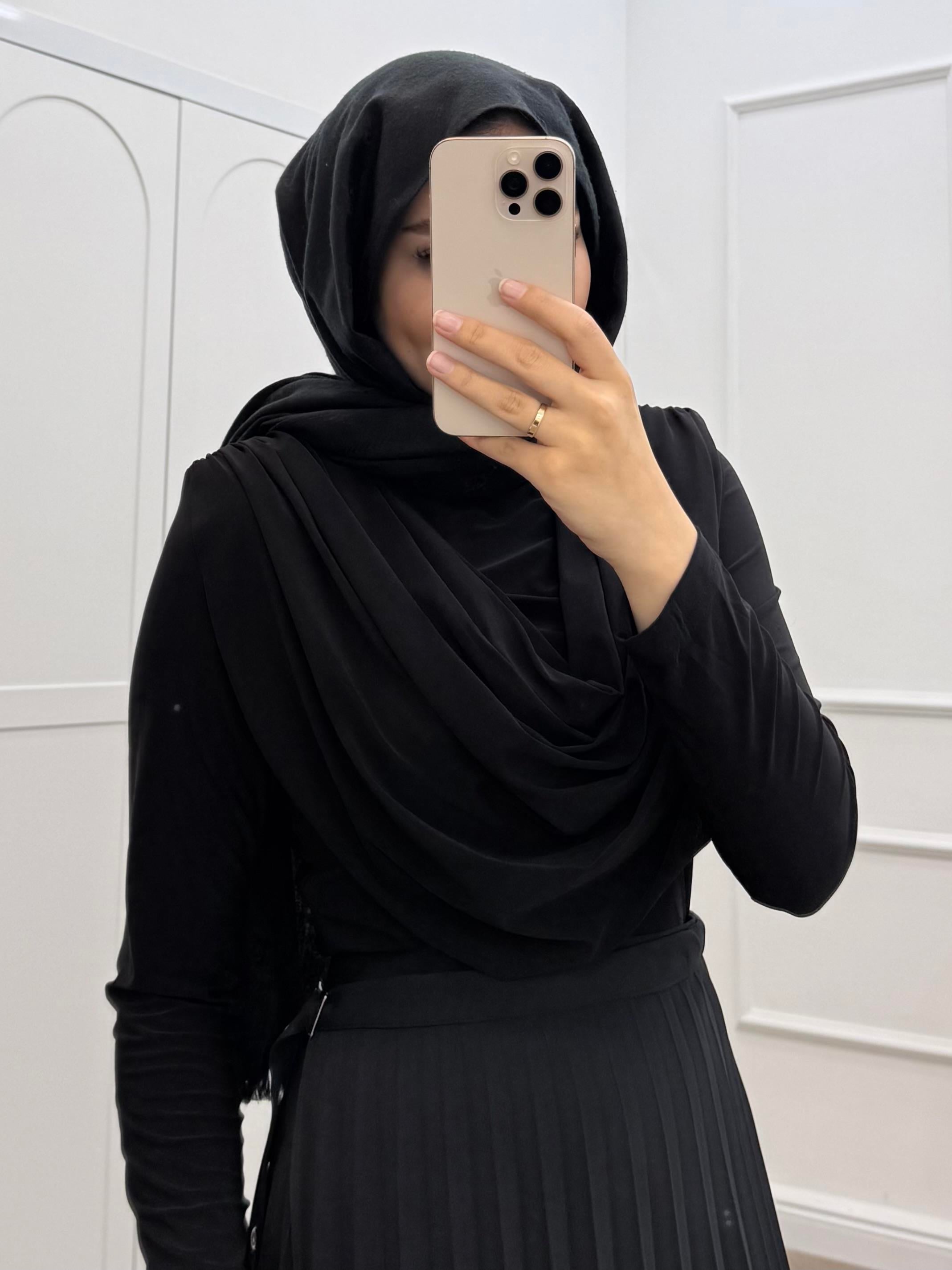 YAKASI DÖKÜMLÜ SANDY BLUZ SİYAH 