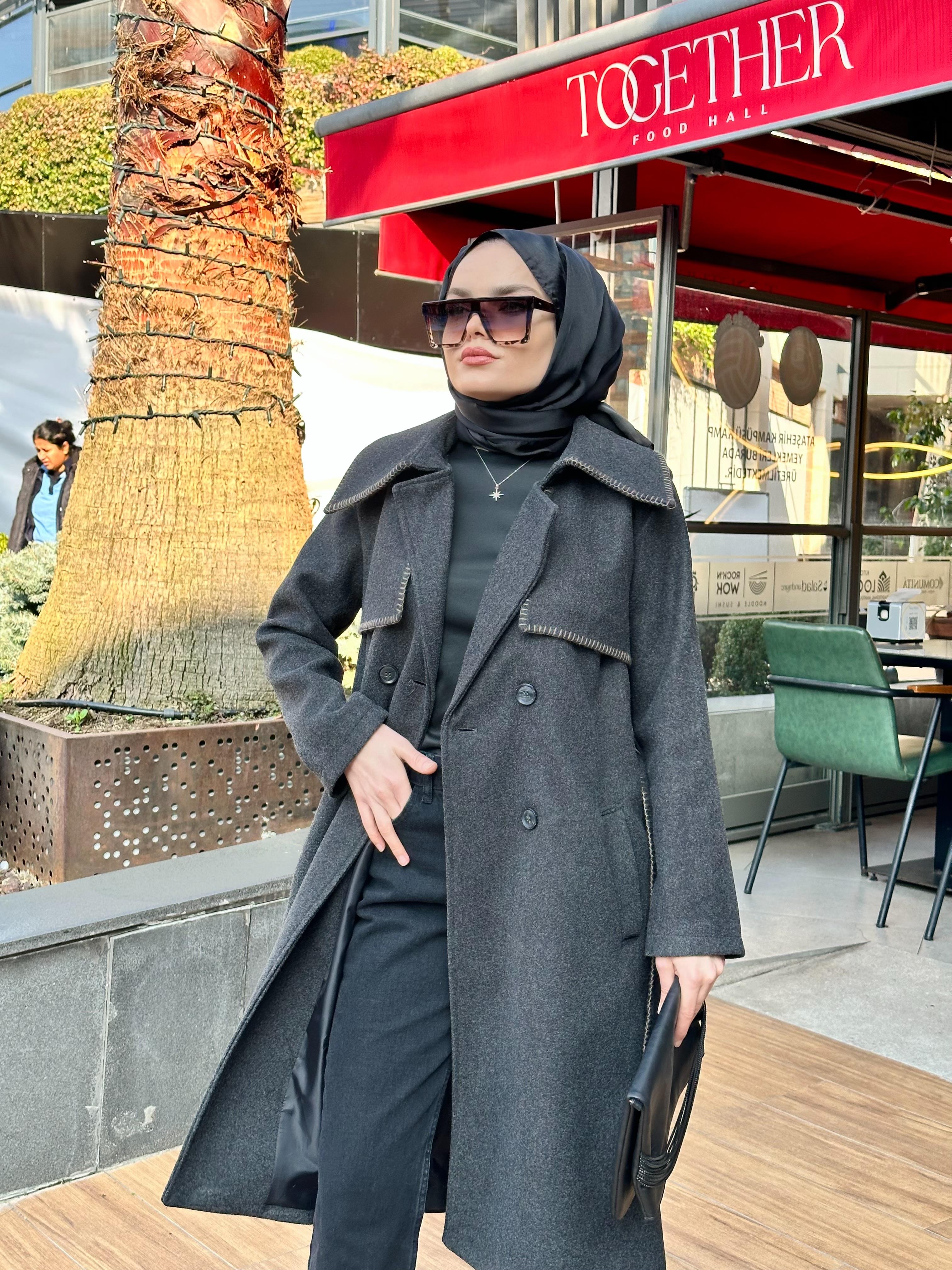 YAKASI İP DETAYLI DÖRT DÜĞMELİ KABAN SİYAH