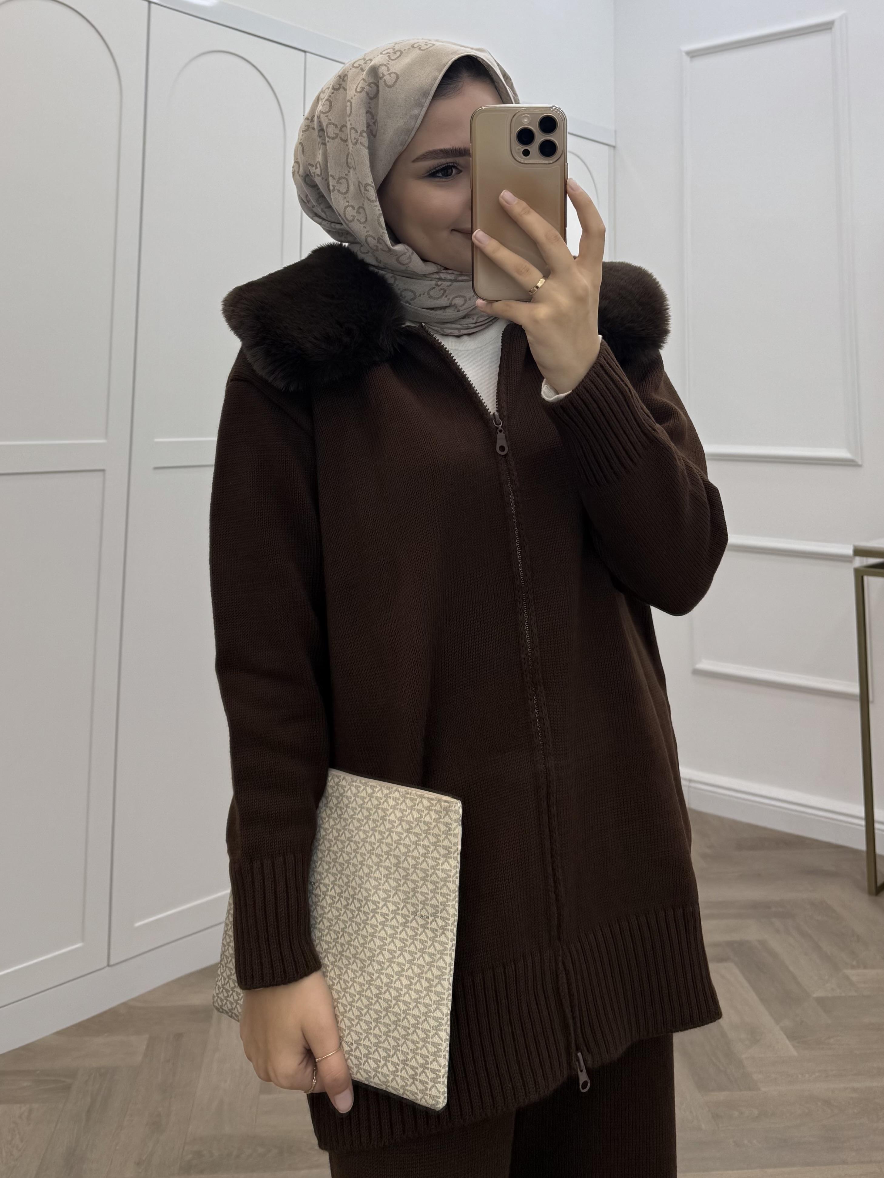 YAKASI KÜRKLÜ TRİKO TAKIM SİYAH