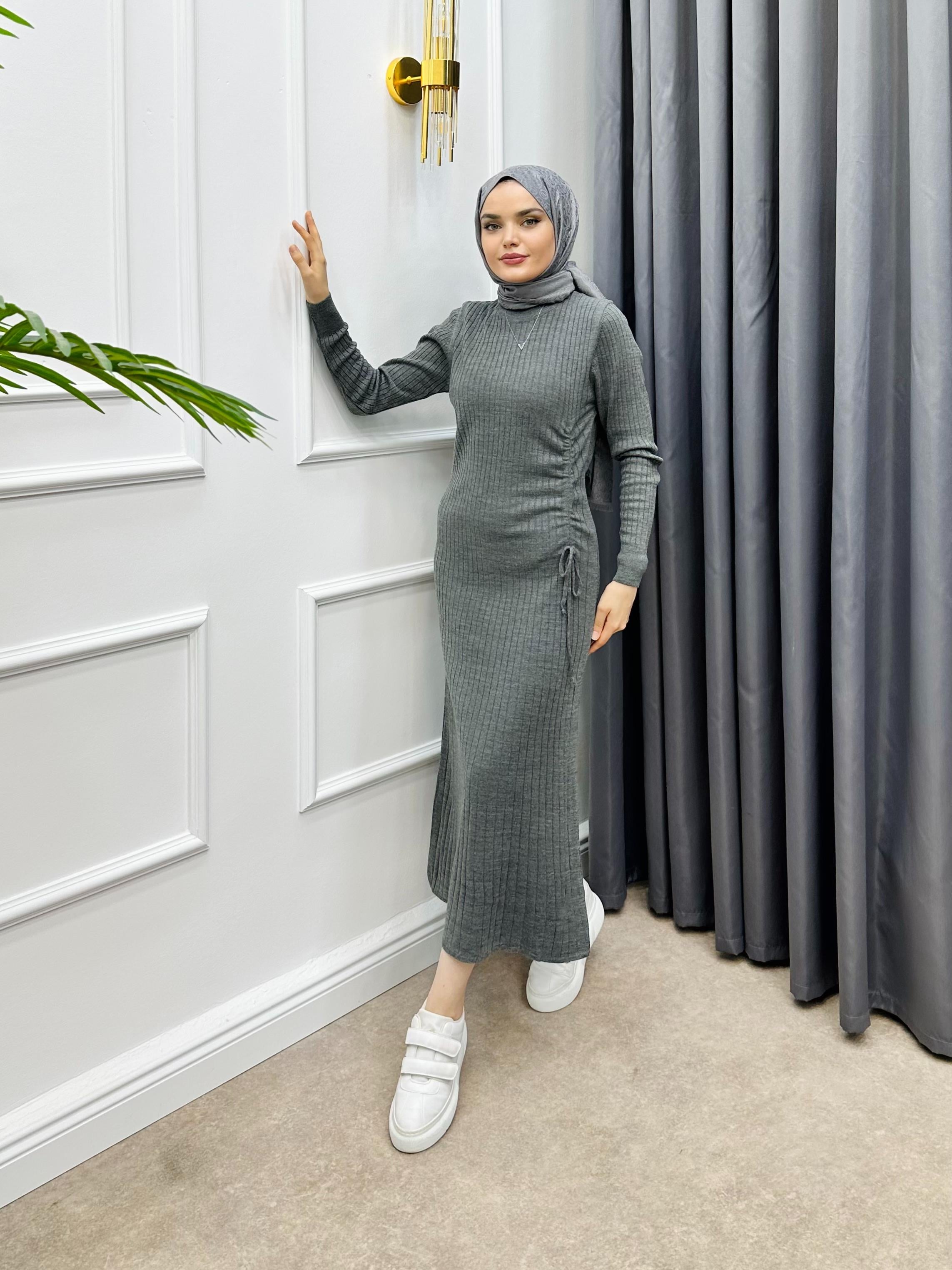 YANDAN İP DETAYLI TRİKO ELBİSE FÜME