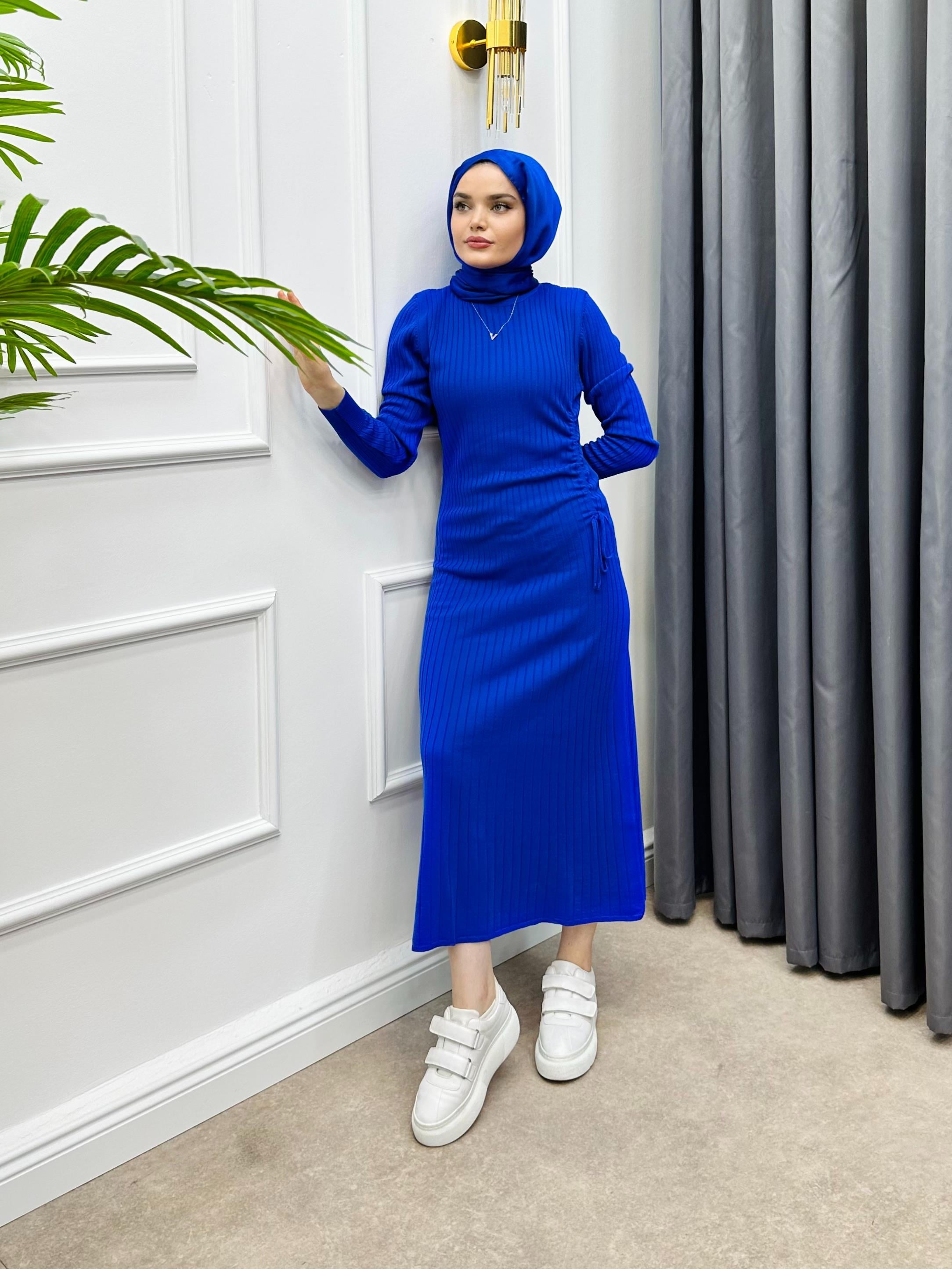 YANDAN İP DETAYLI TRİKO ELBİSE SAKS