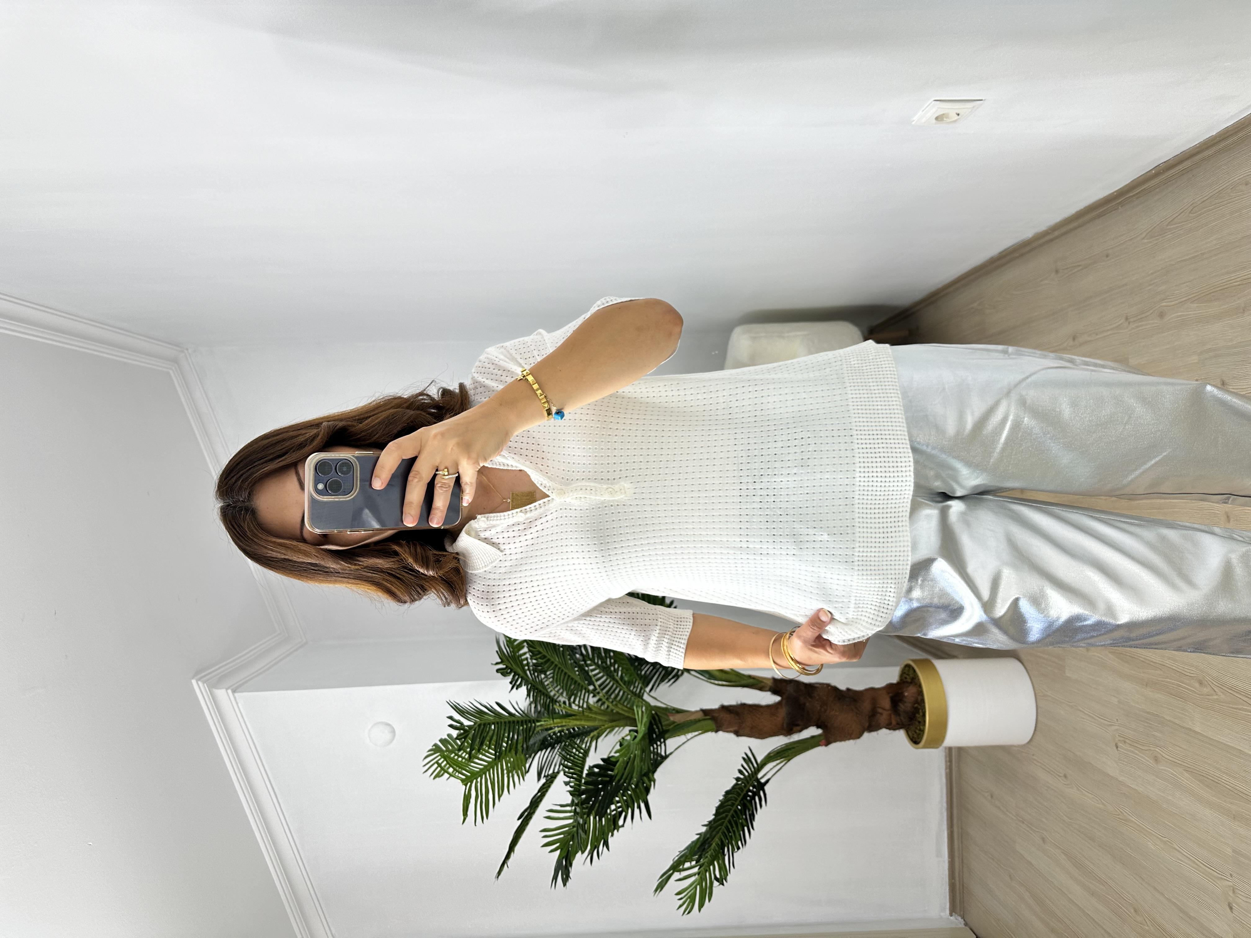 Ekru Delikli Polo Yaka Triko