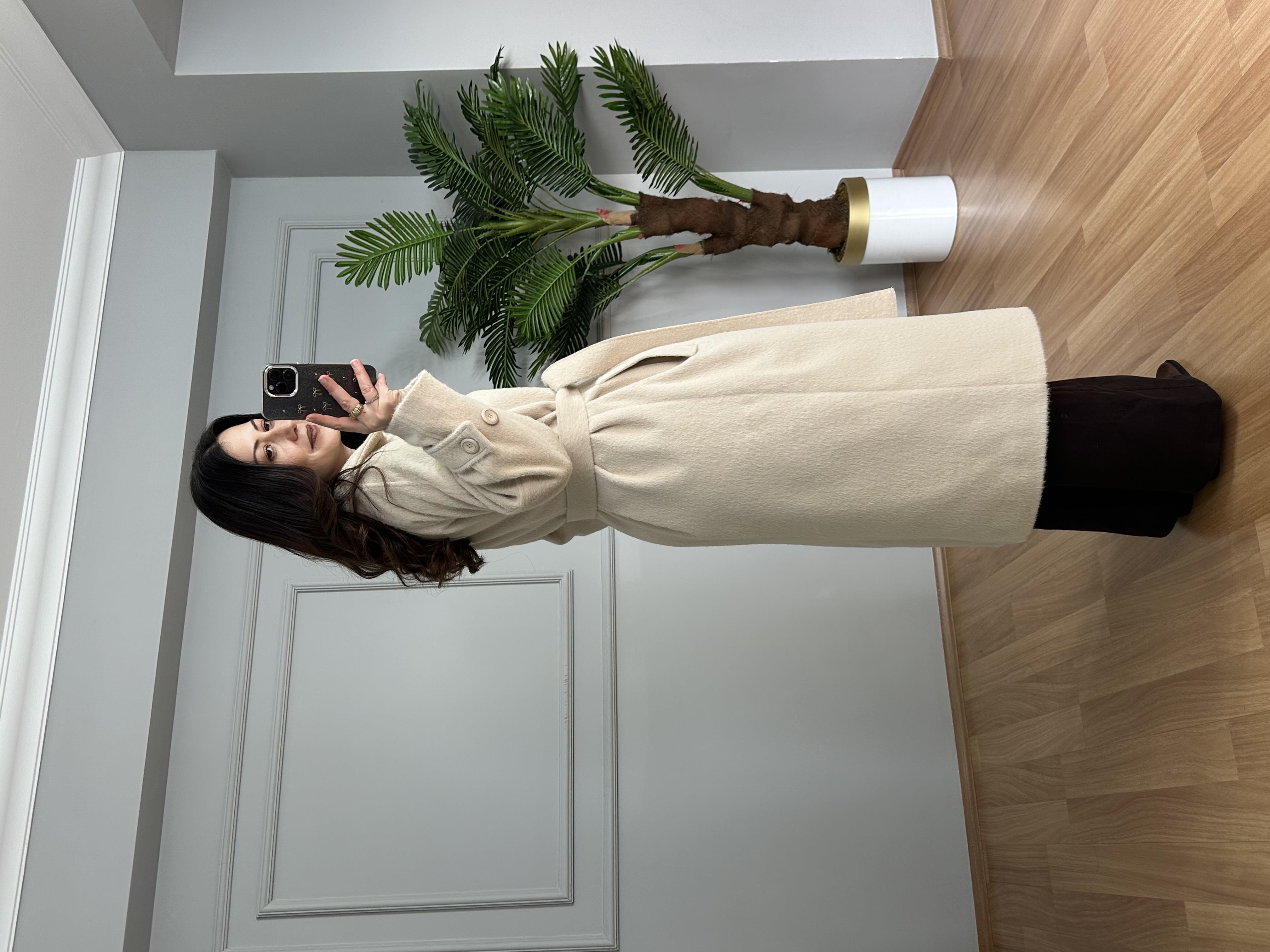 Liva Krem Premium Broş Detaylı Gizli Çıtçıtlı Kaşe Kaban