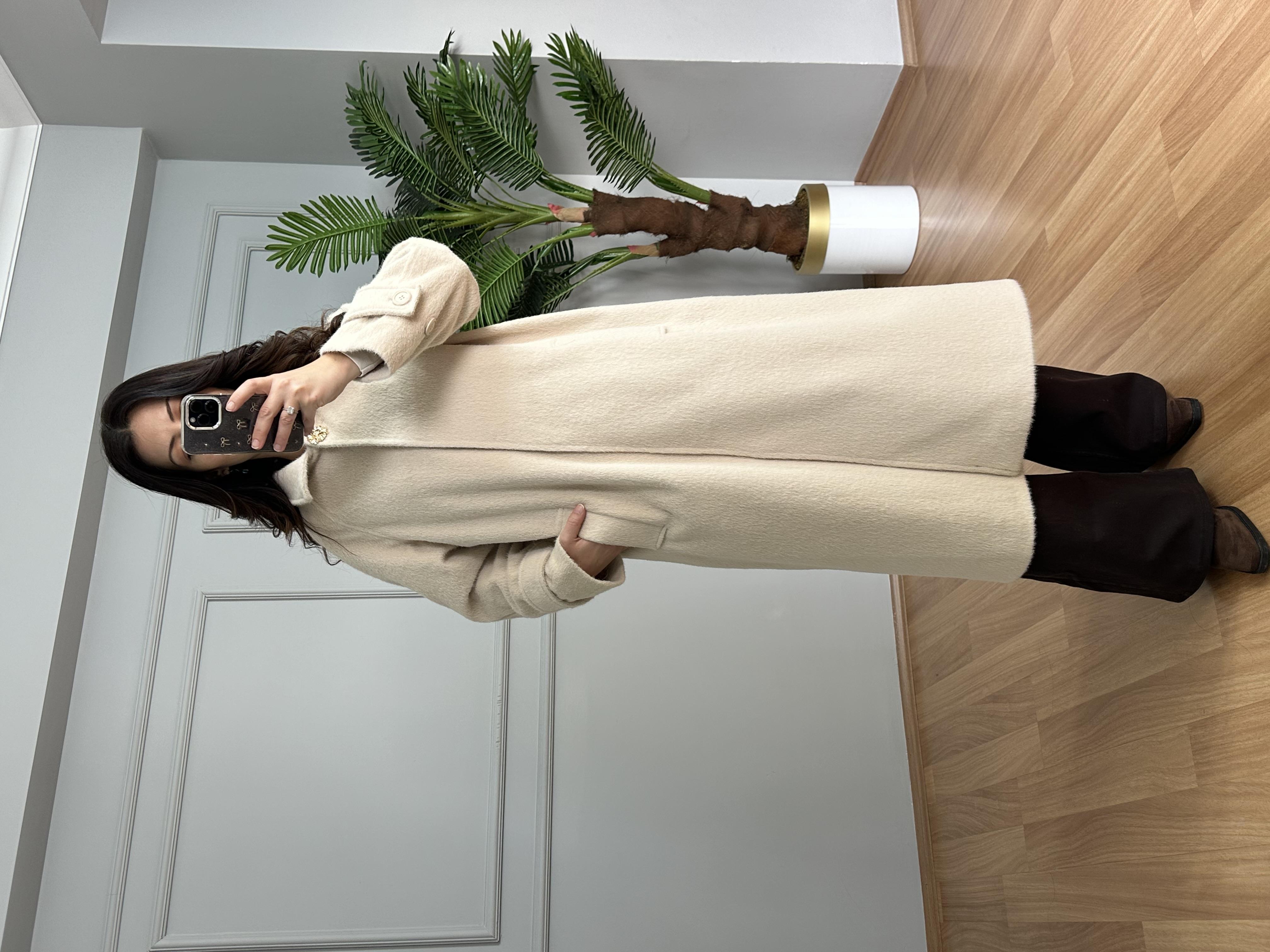 Liva Krem Premium Broş Detaylı Gizli Çıtçıtlı Kaşe Kaban