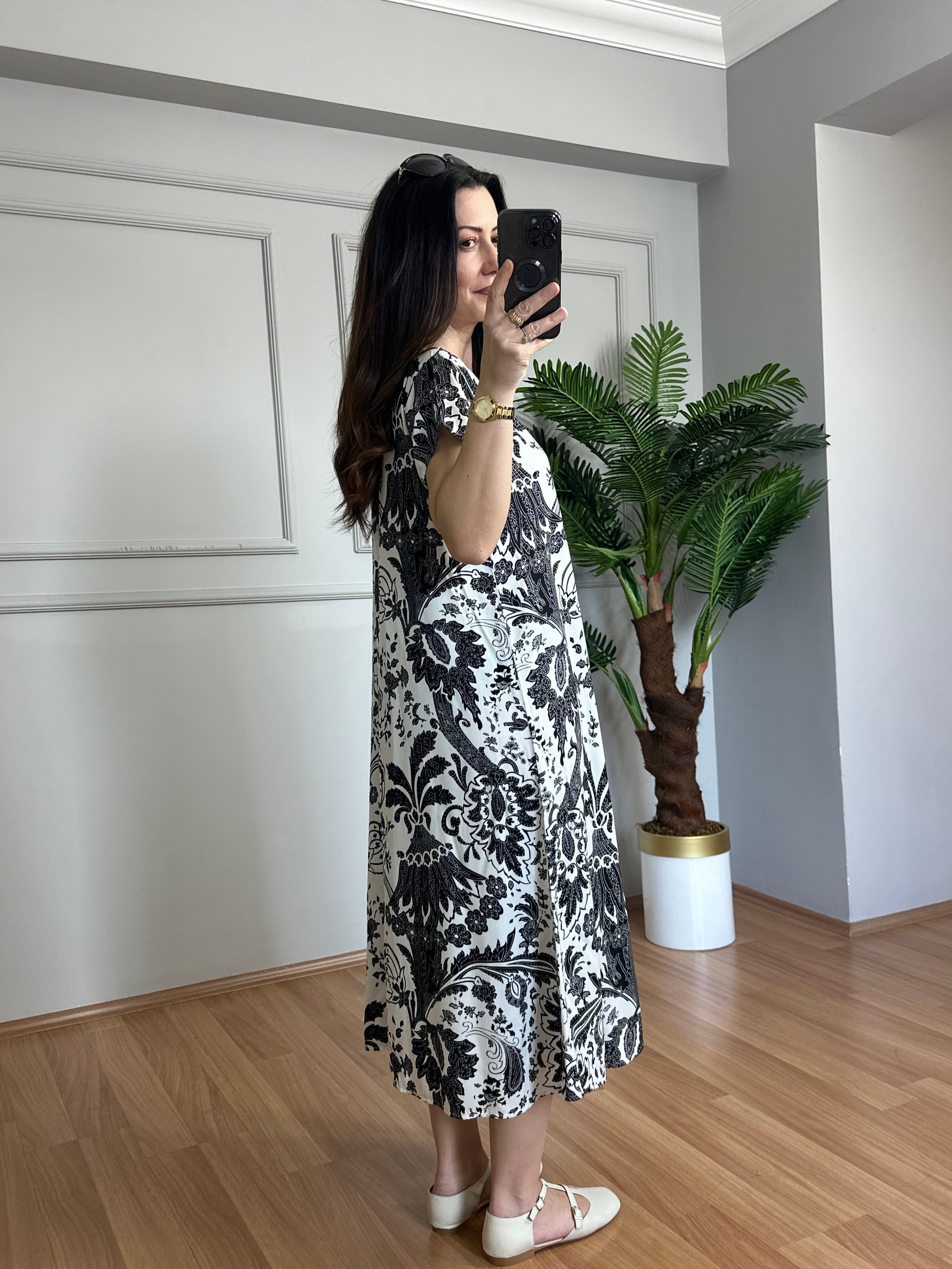 Loren Beyaz Dokuma Viskon V Yaka Elbise