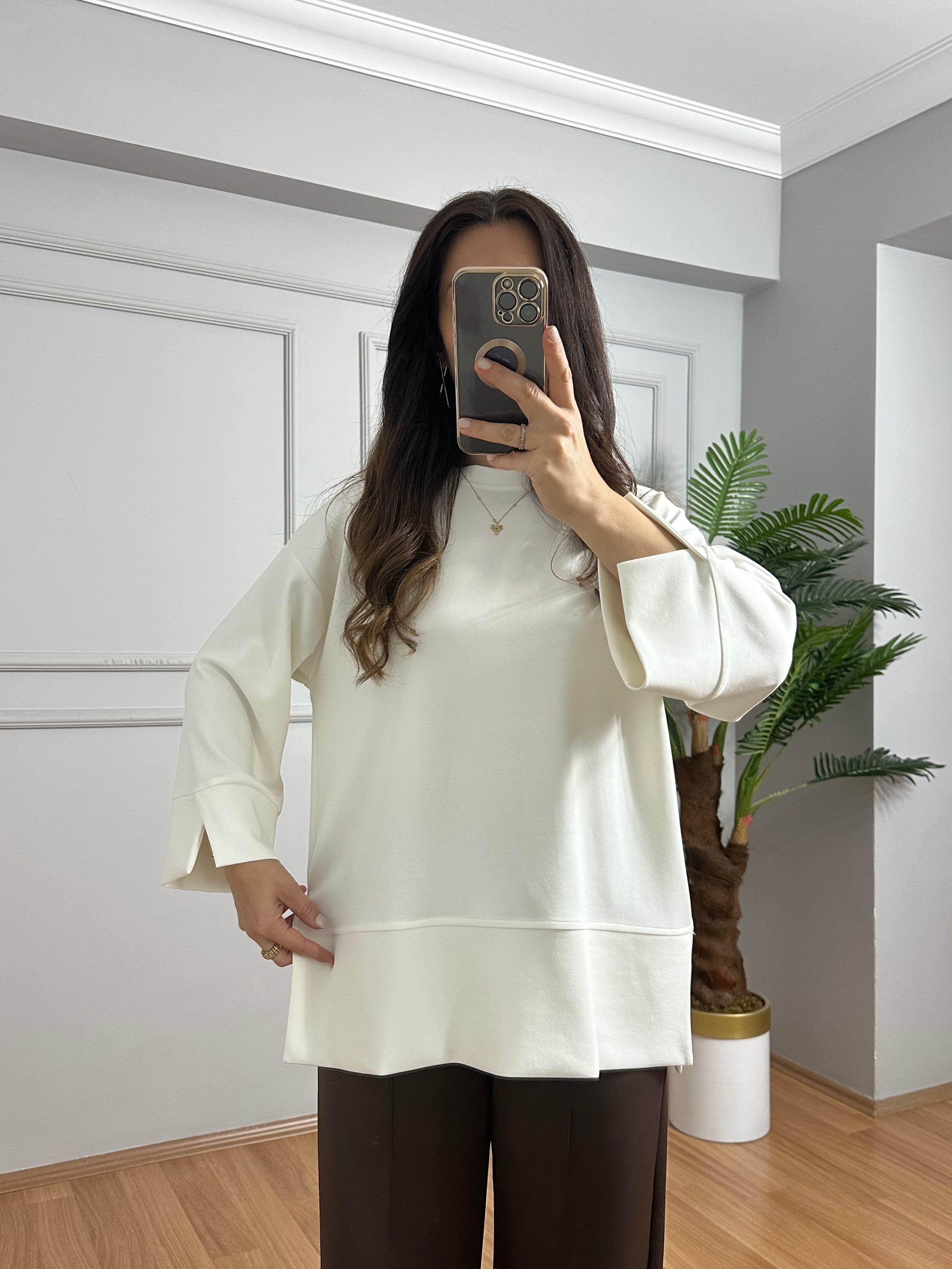 Olva Ekru Yırtmaç Detaylı Bluz