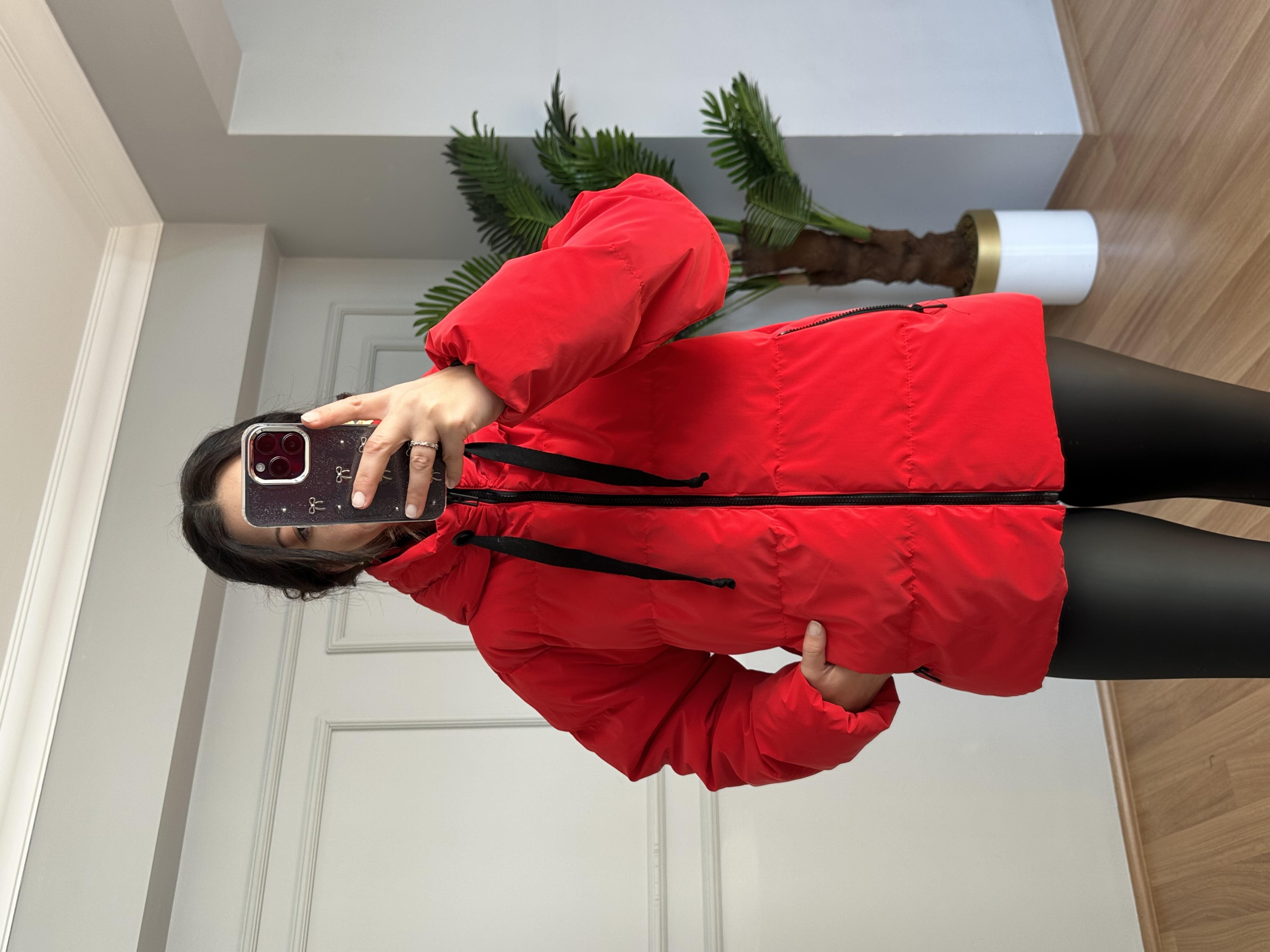 Pari Kırmızı Hafif Parlak Şişme Mont 