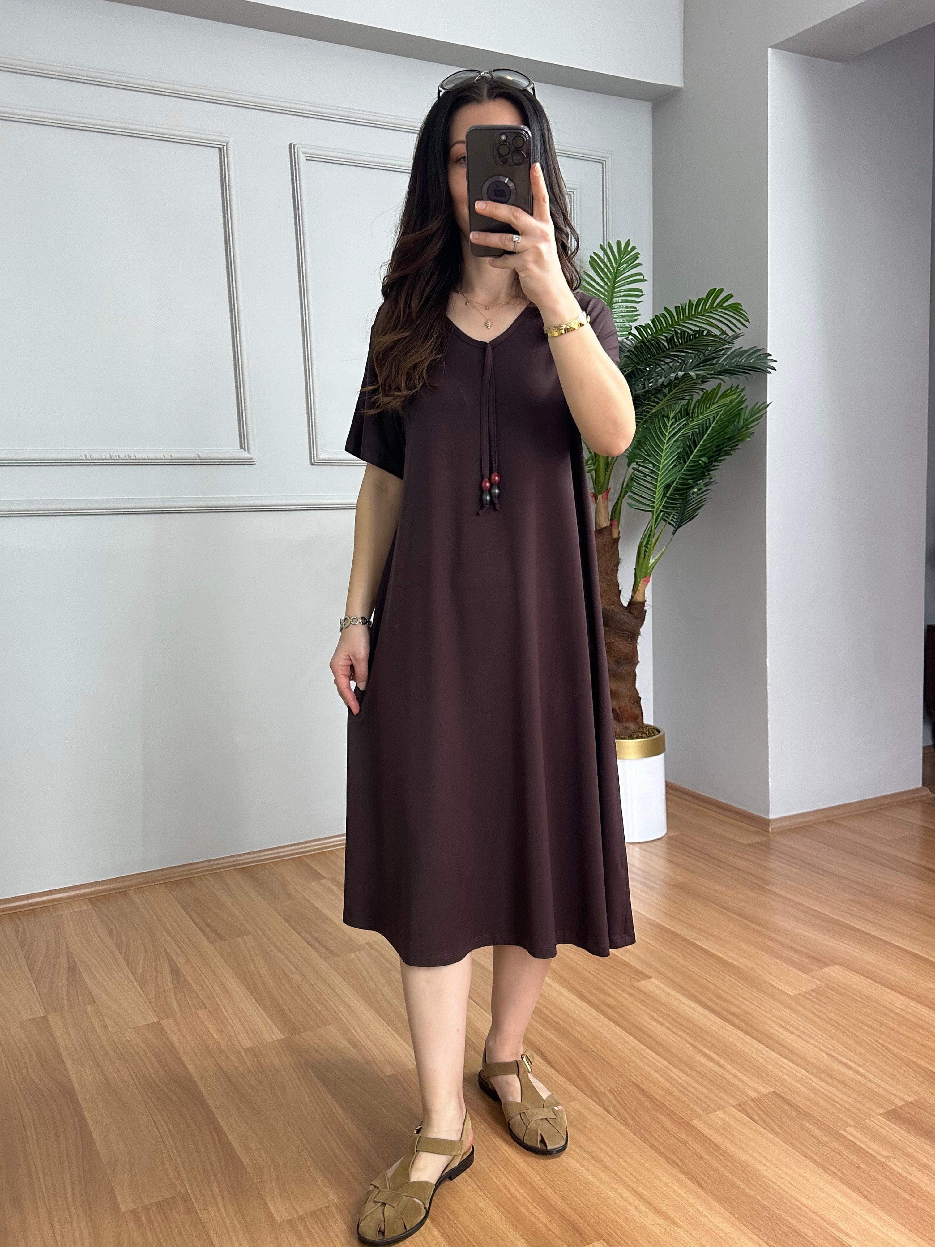 Samya Acı Kahve Tahta Boncuk Detaylı Lilralı Elbise 