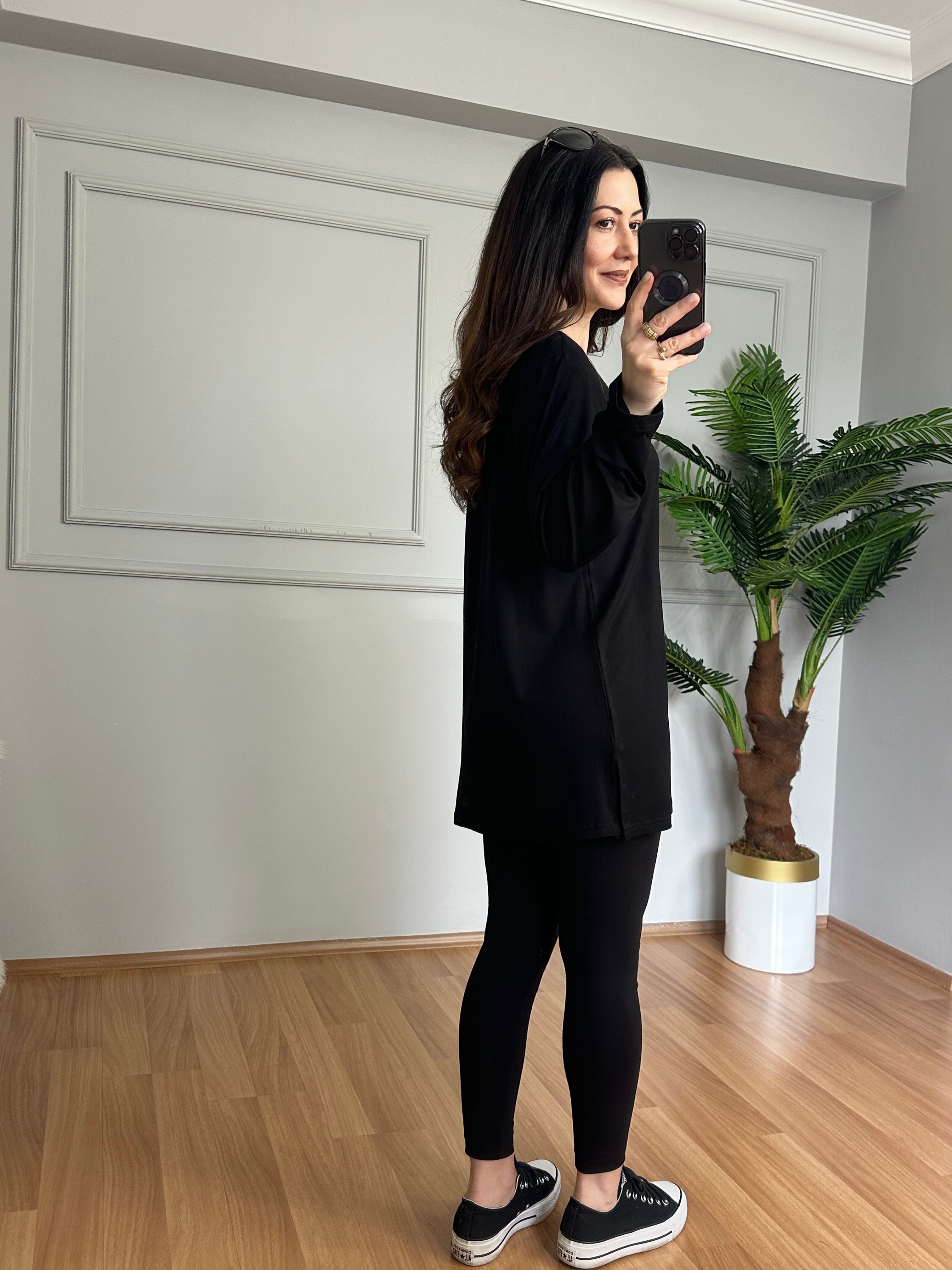 Sera Siyah Likralı V Yaka Basic Bluz