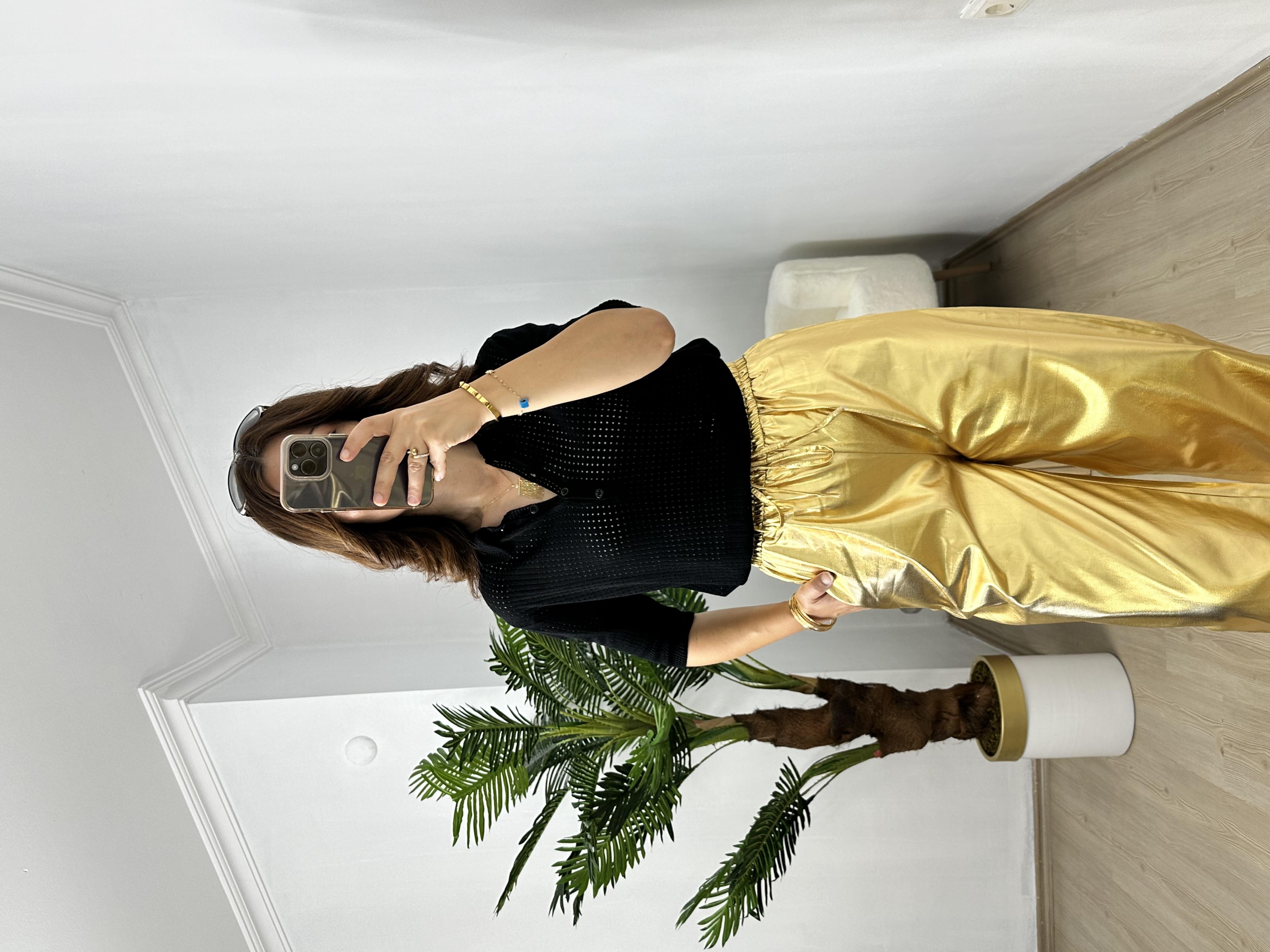 Siyah Delikli Polo Yaka Triko