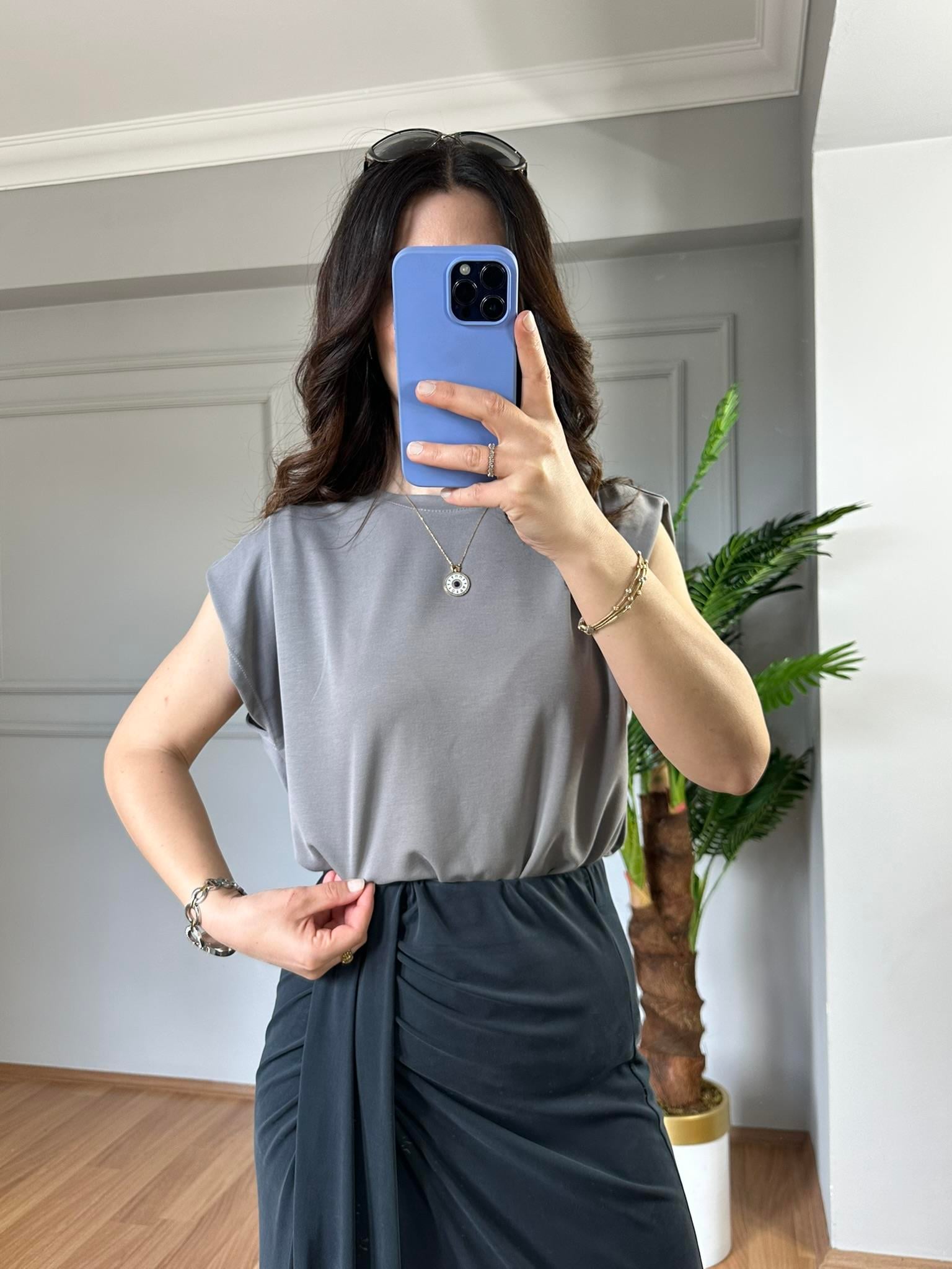 Sofya Gri Orj Marka Kolları Pilise Detaylı Tshirt 